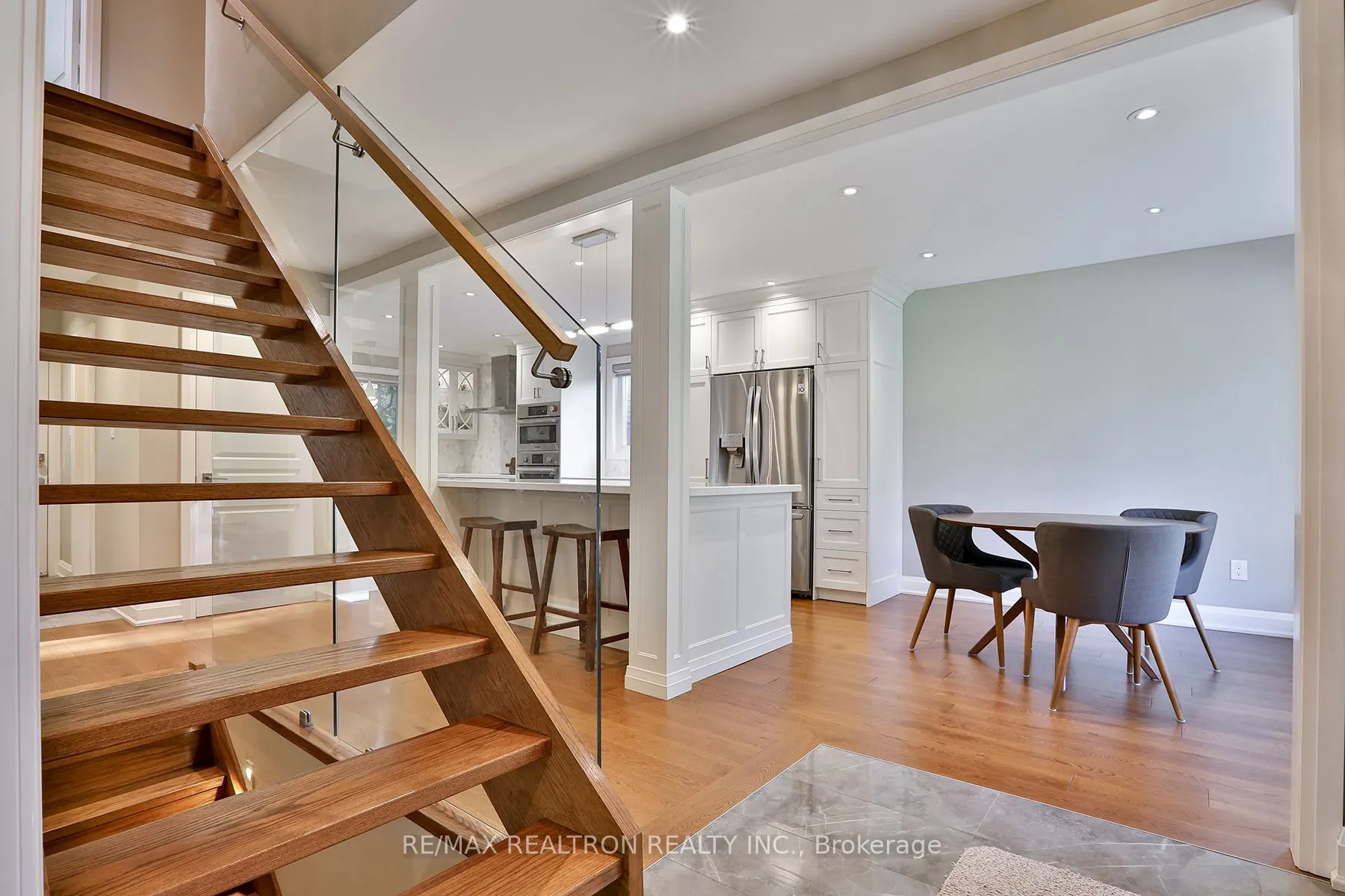 21 Meadowglade Crescent