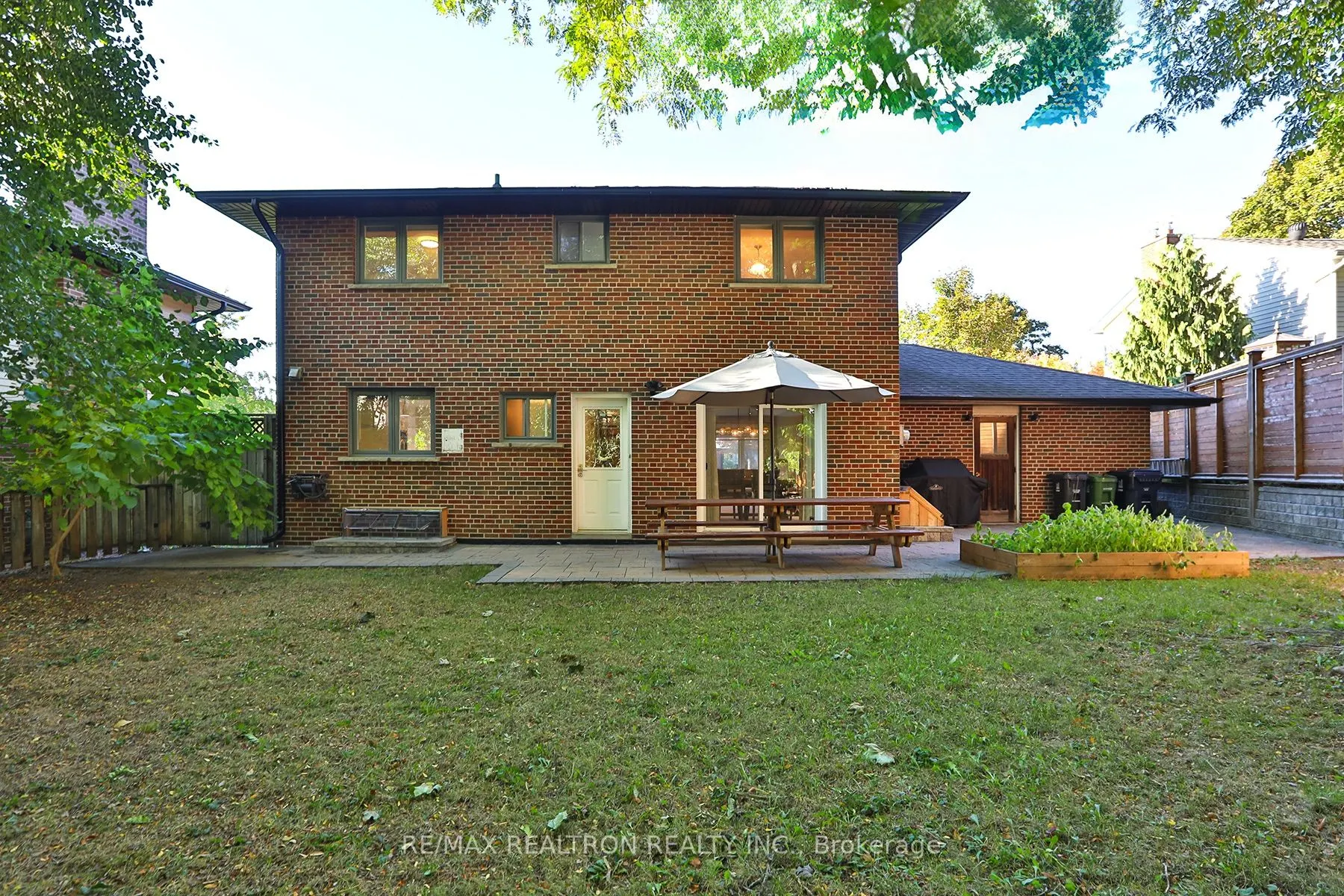 21 Meadowglade Crescent