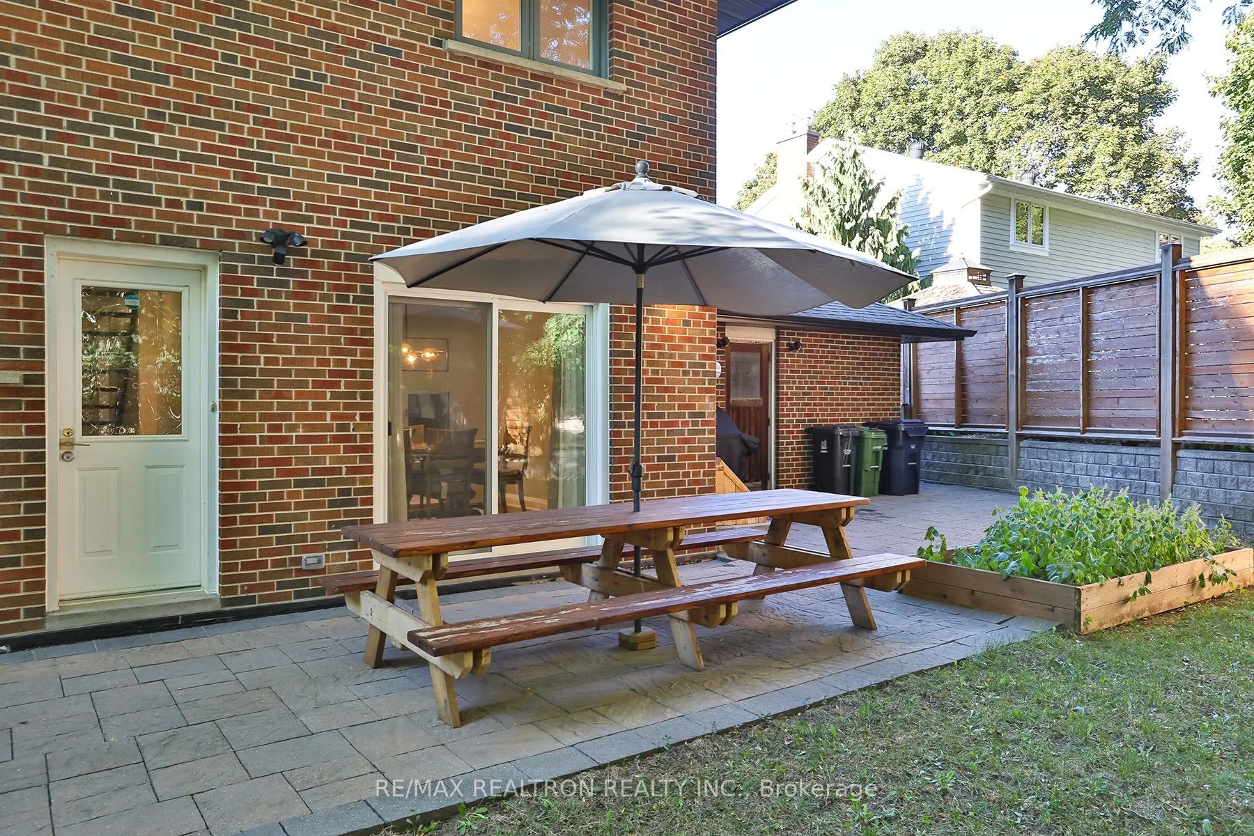 21 Meadowglade Crescent
