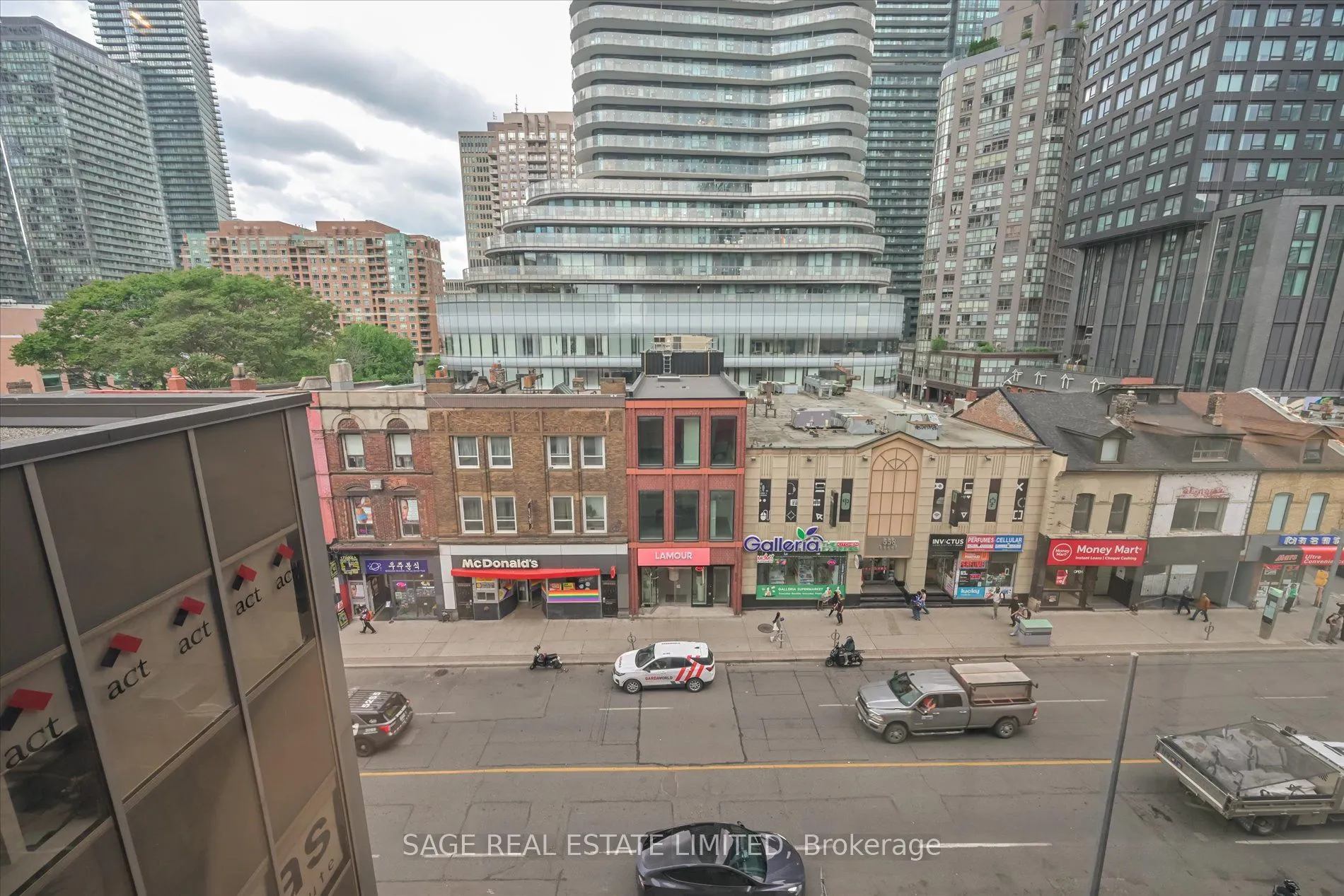 555 Yonge Street, #413