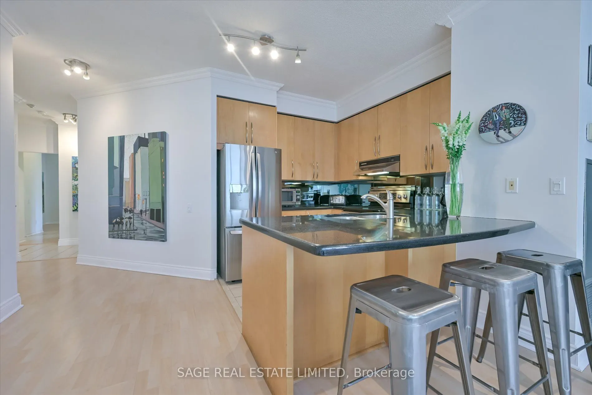 555 Yonge Street, #413