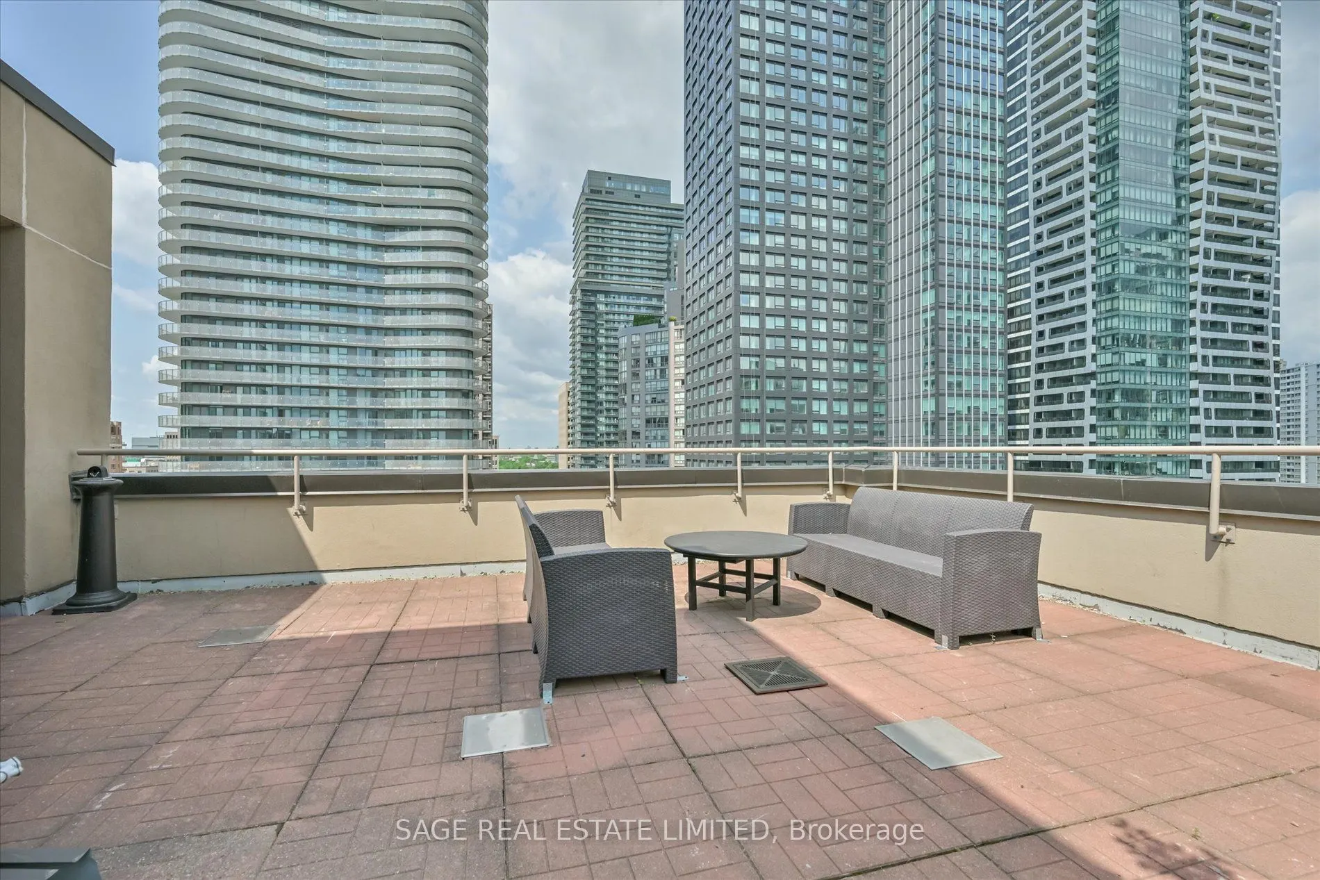 555 Yonge Street, #413