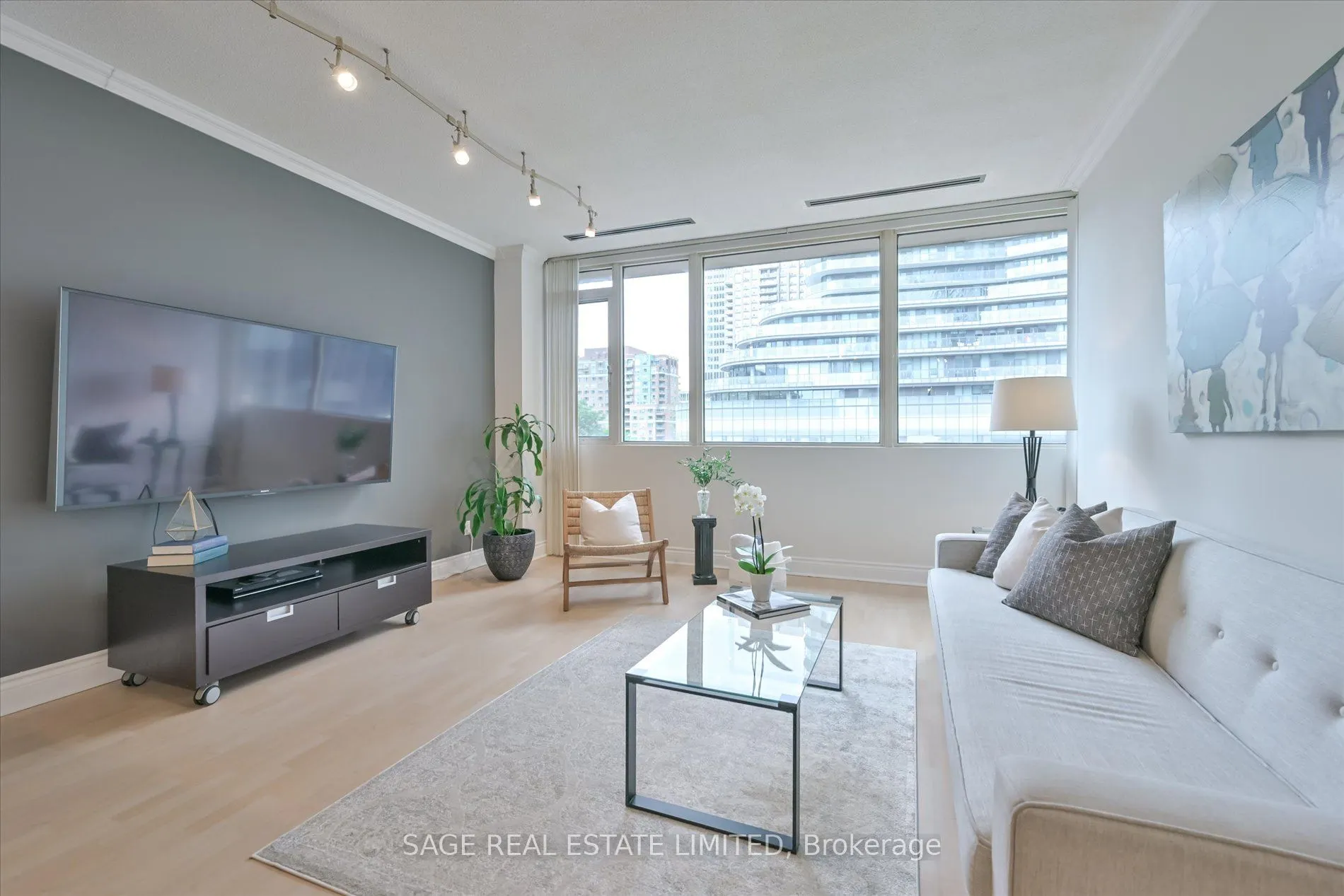 555 Yonge Street, #413