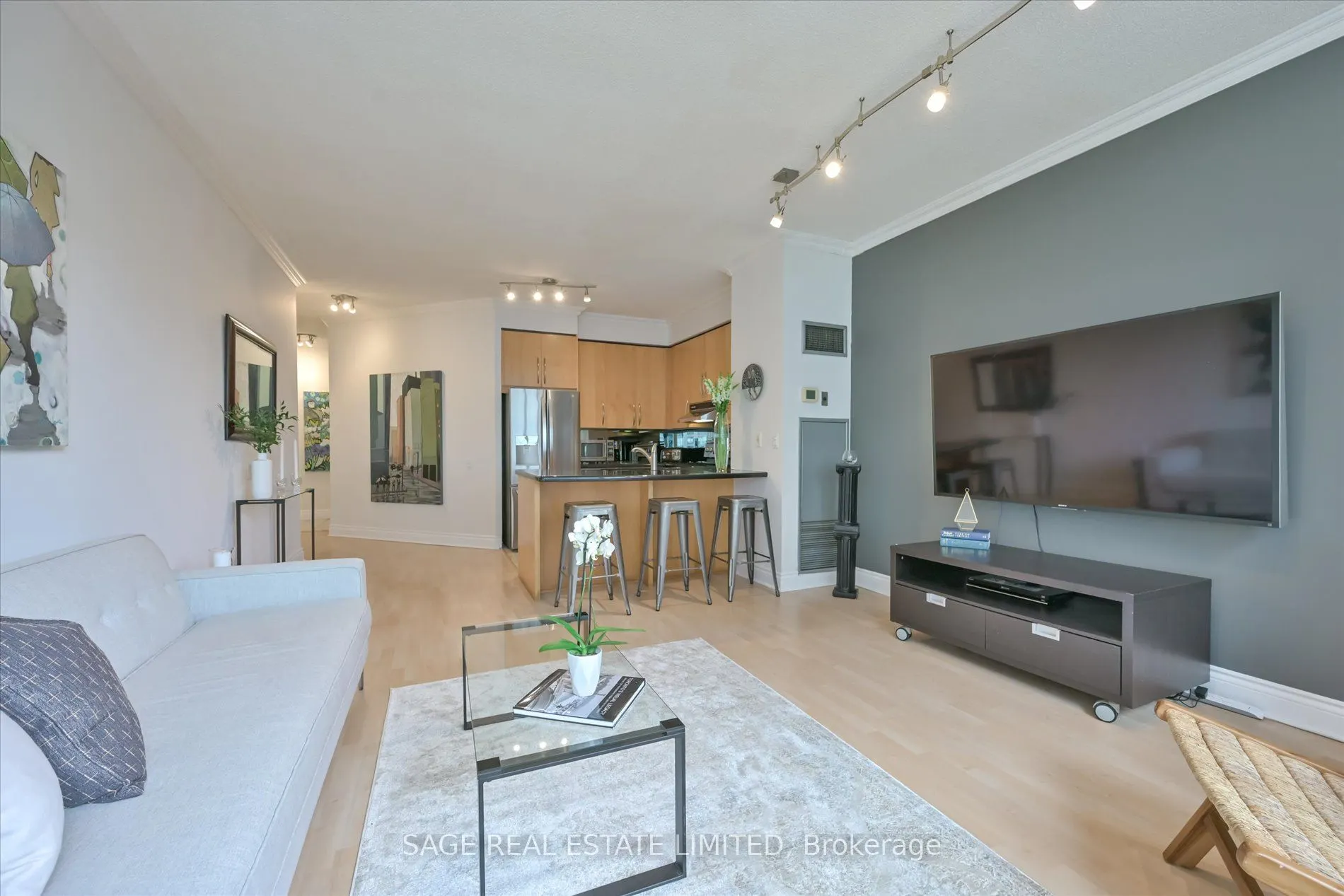555 Yonge Street, #413
