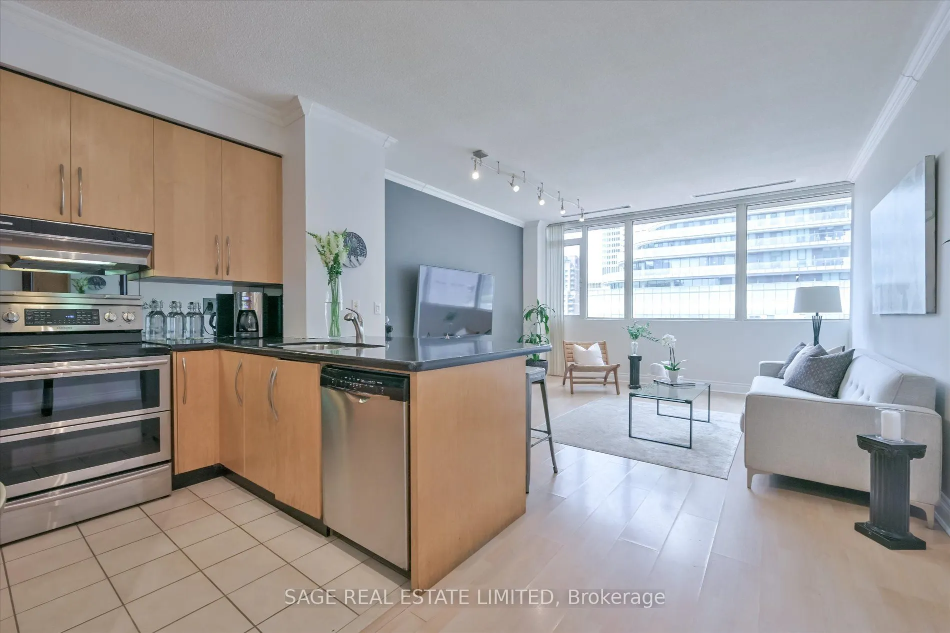 555 Yonge Street, #413