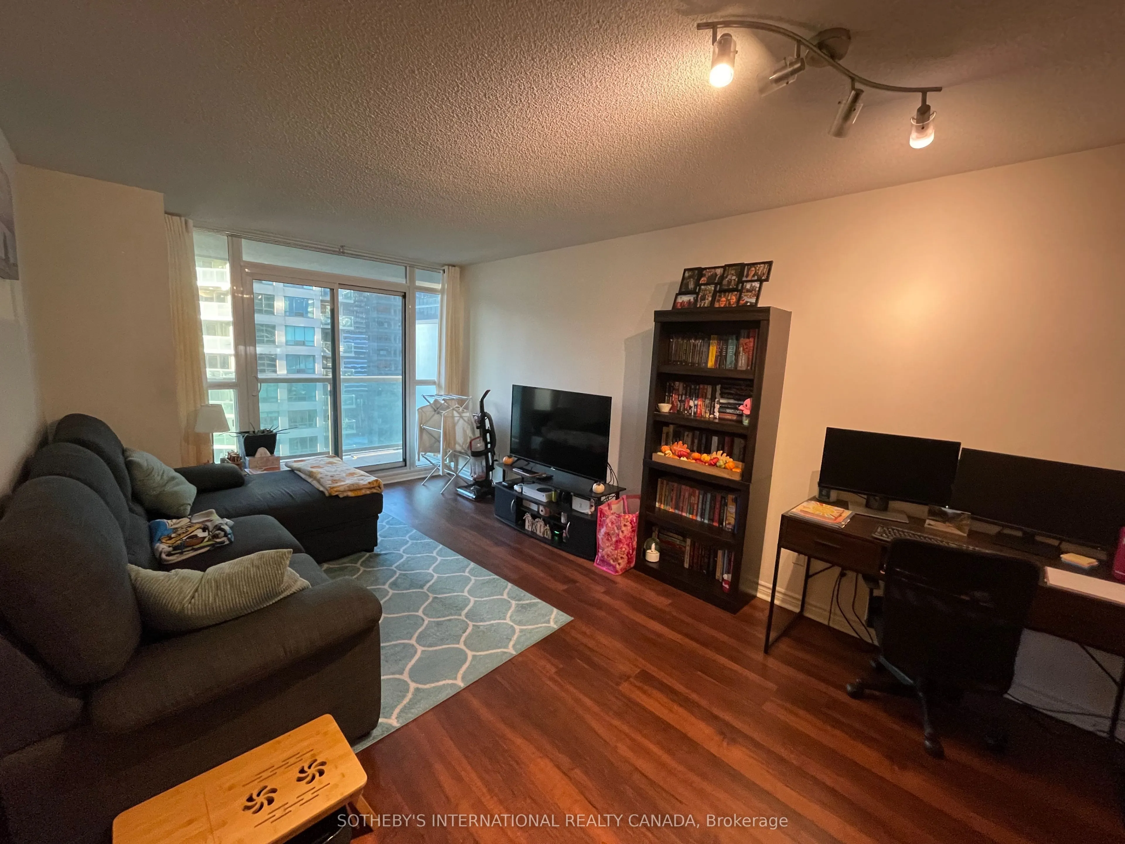 19 Grand Trunk Crescent, #3303