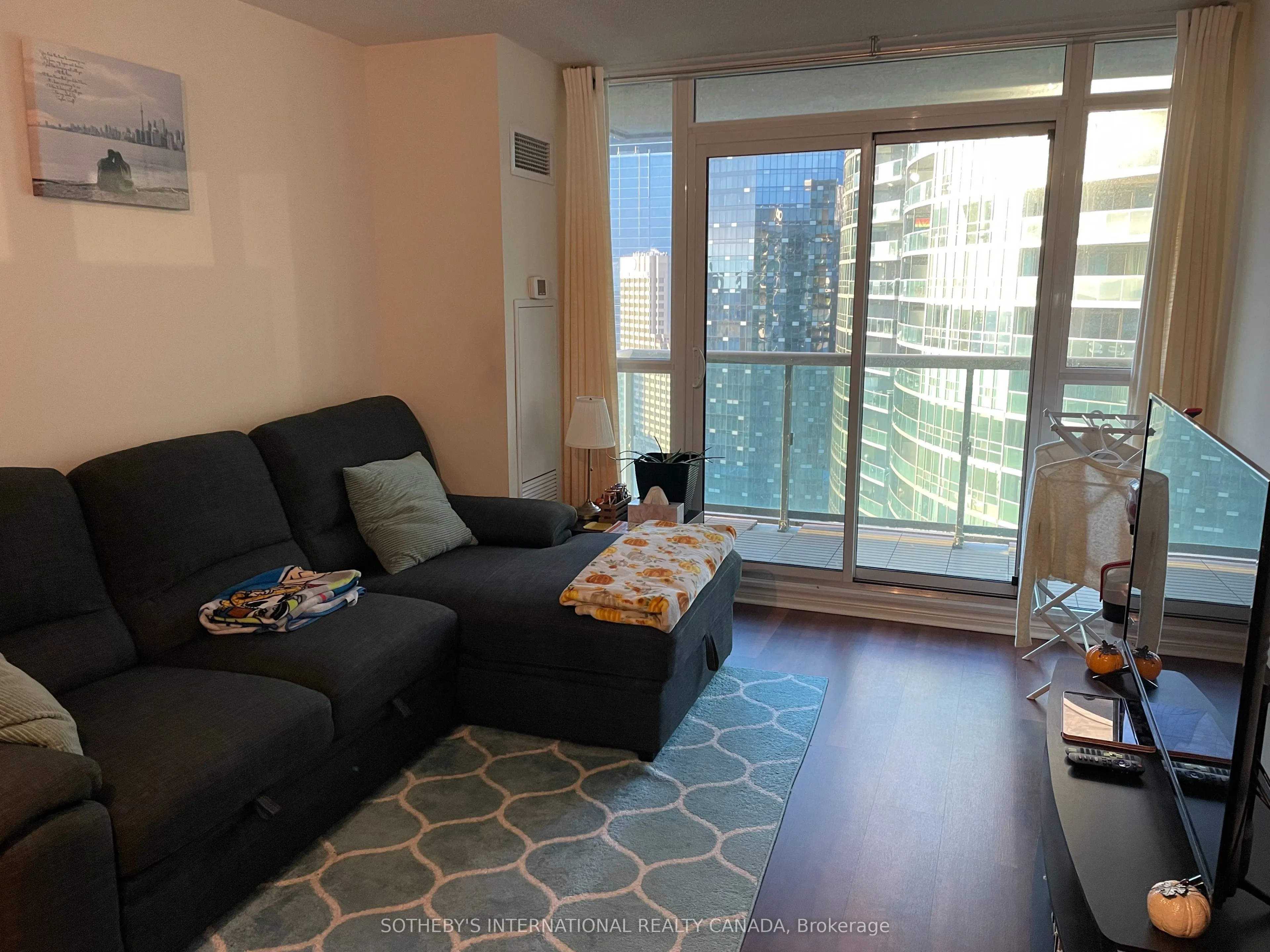 19 Grand Trunk Crescent, #3303