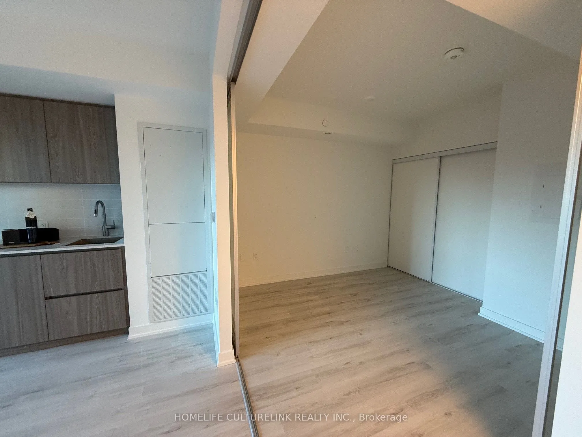 110 Broadway Avenue W, #317