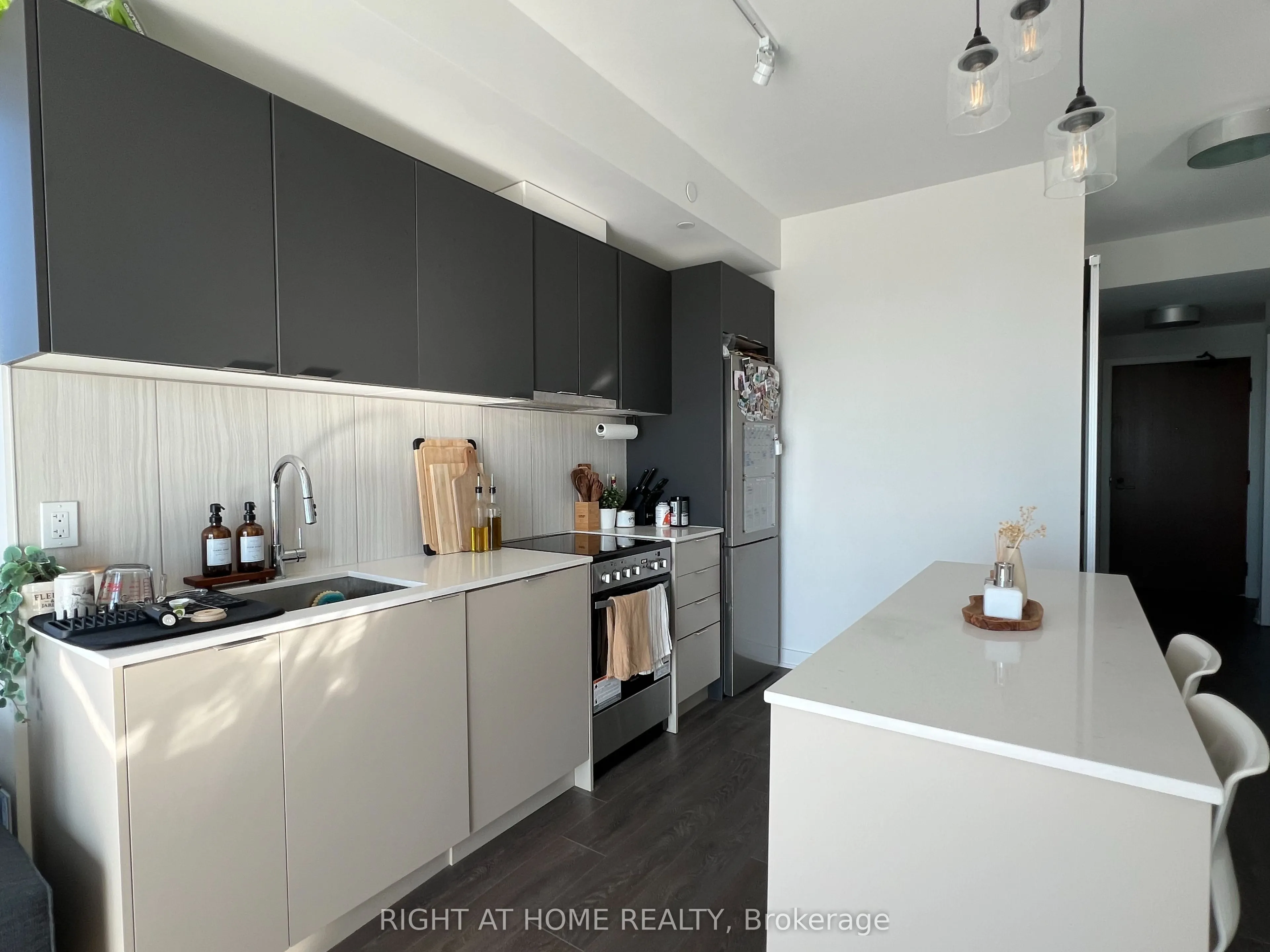 8 Tippett Road, #1509
