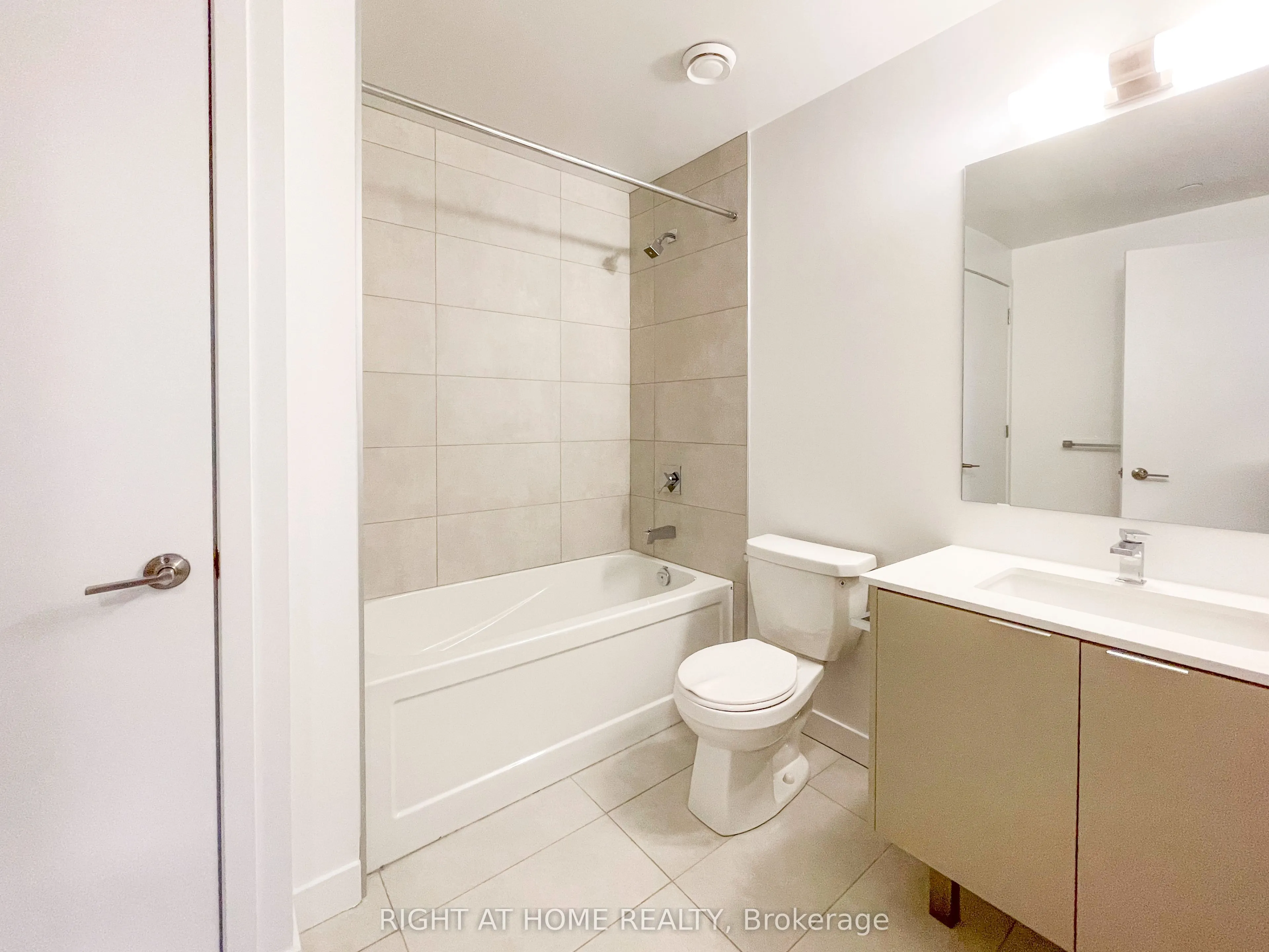 8 Tippett Road, #1509