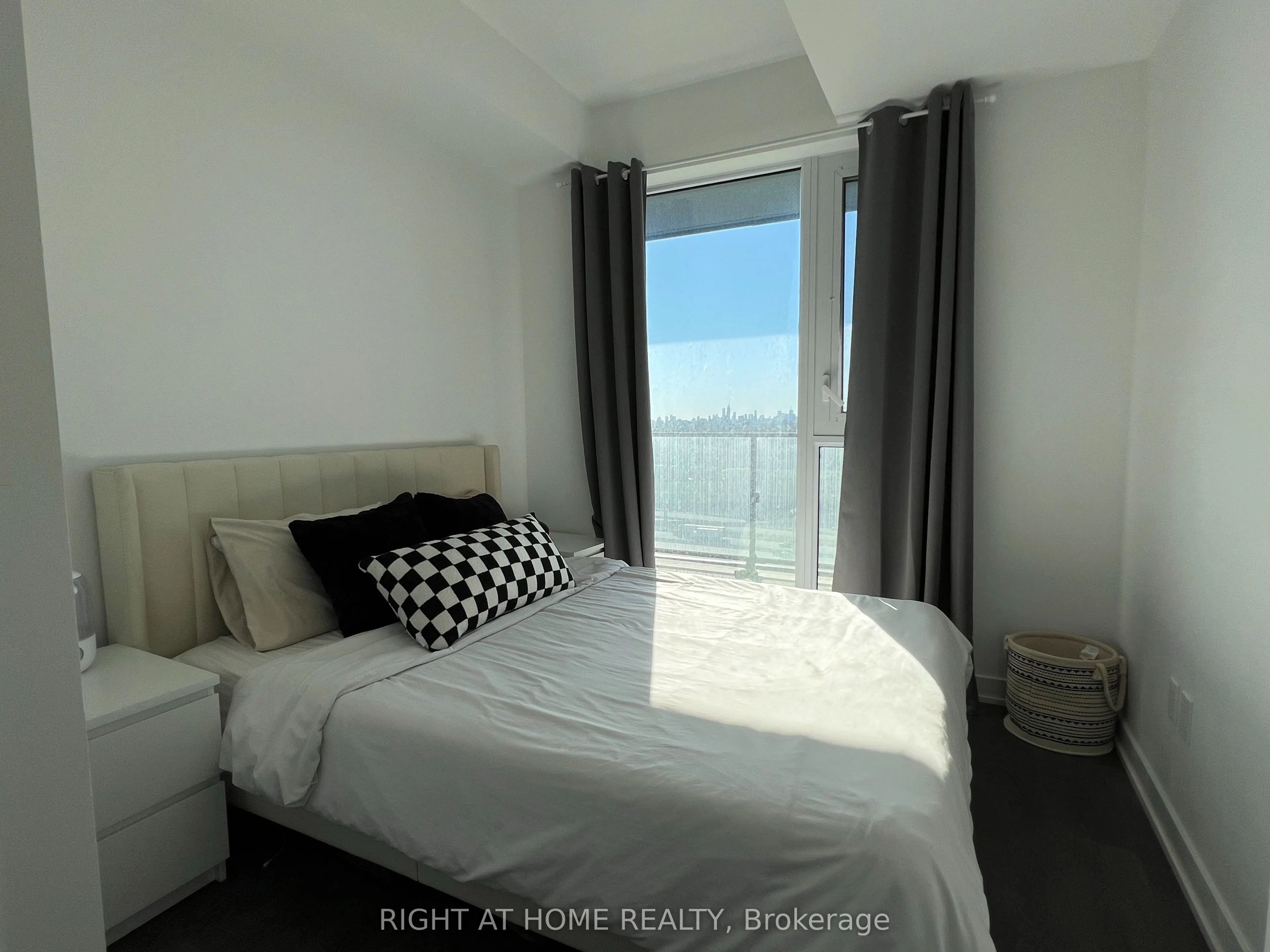 8 Tippett Road, #1509