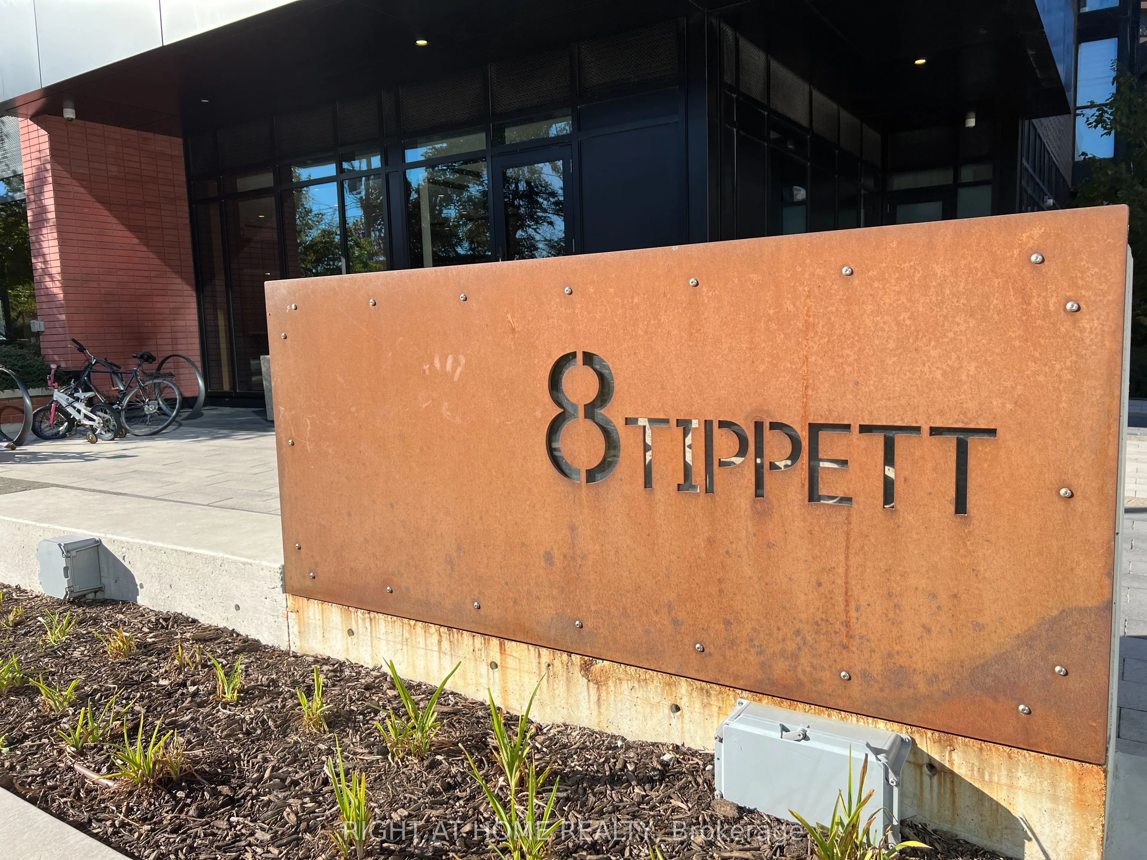 8 Tippett Road, #1509