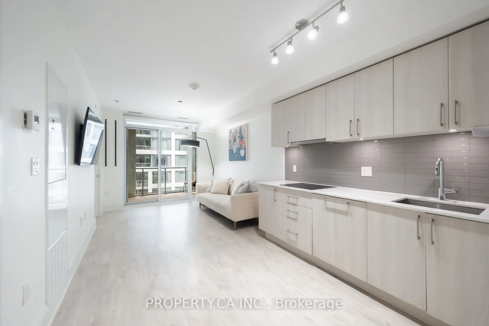 576 Front Street W, #621E
