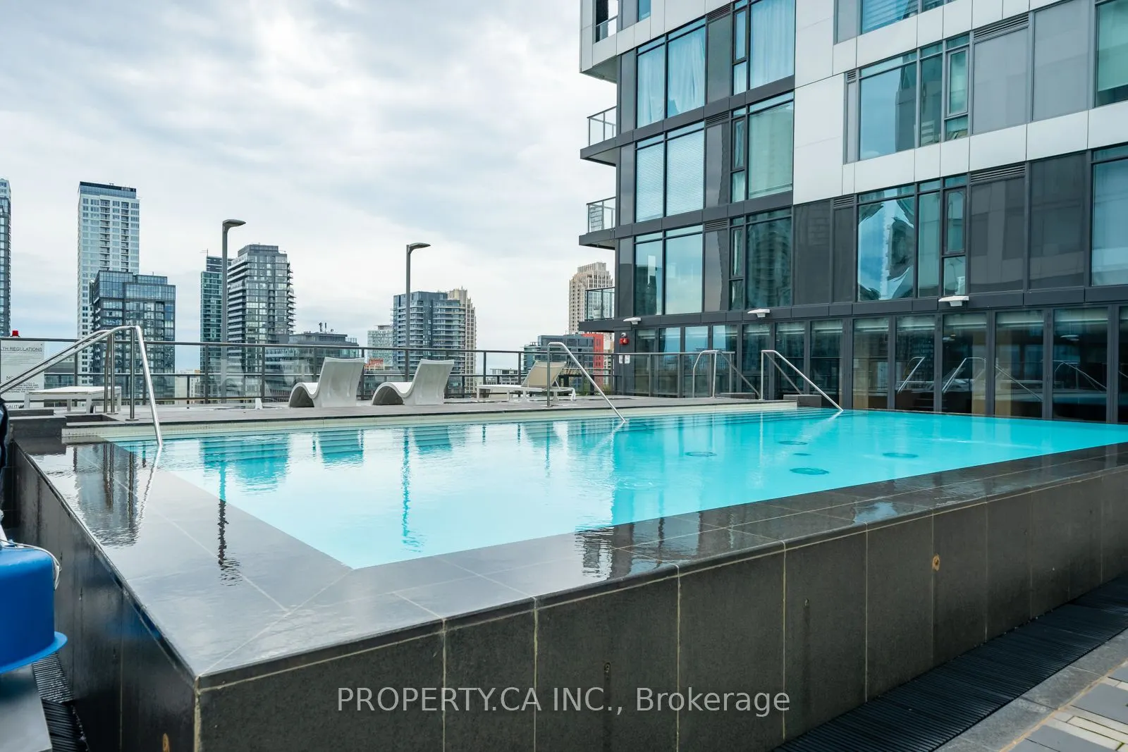 576 Front Street W, #621E