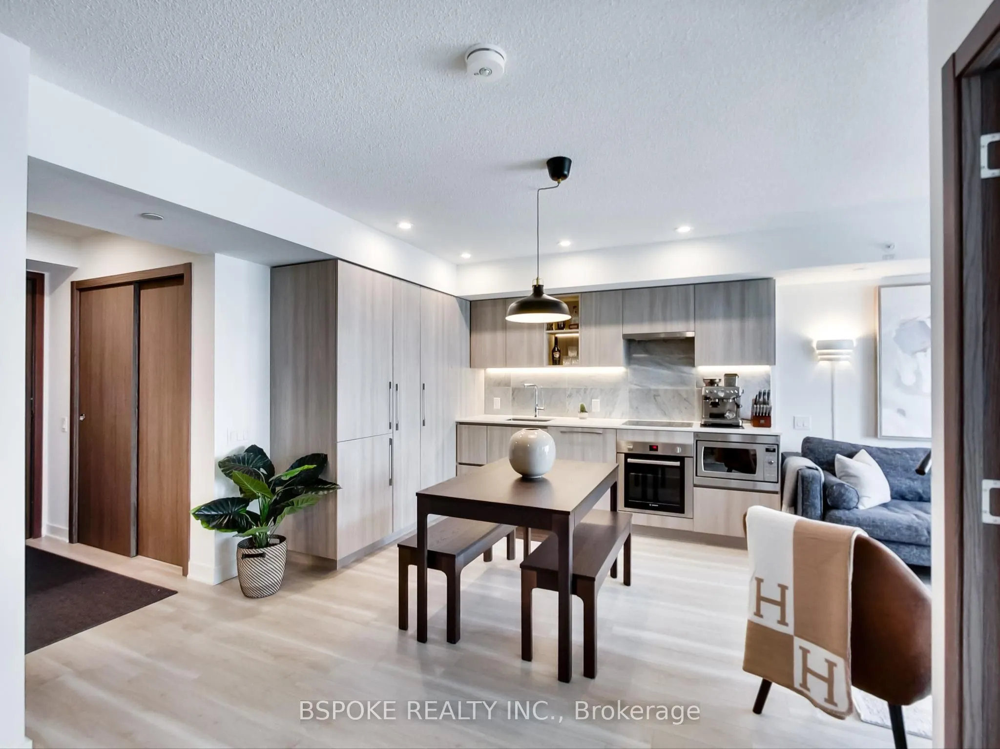 19 Bathurst Street, #1910