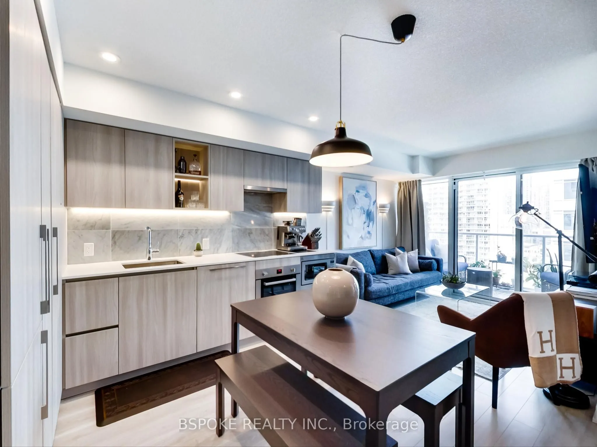 19 Bathurst Street, #1910