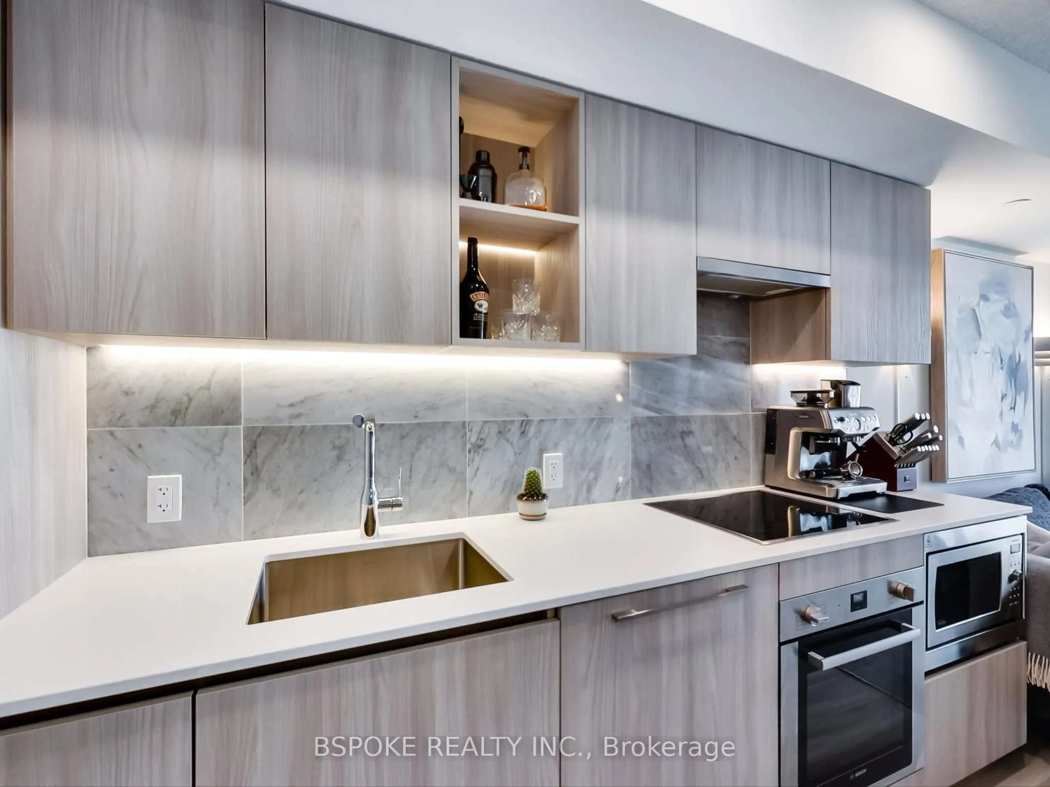 19 Bathurst Street, #1910