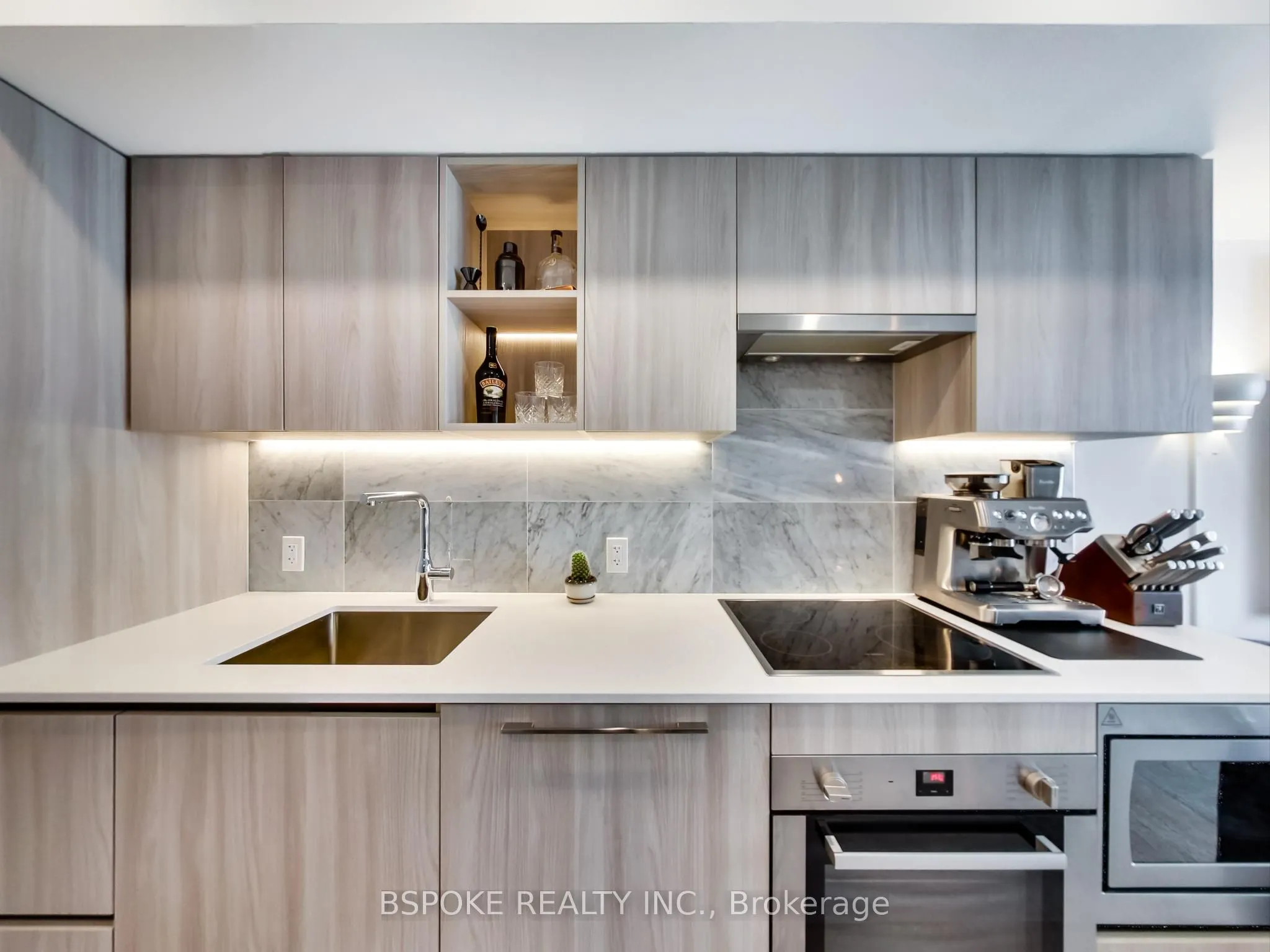 19 Bathurst Street, #1910