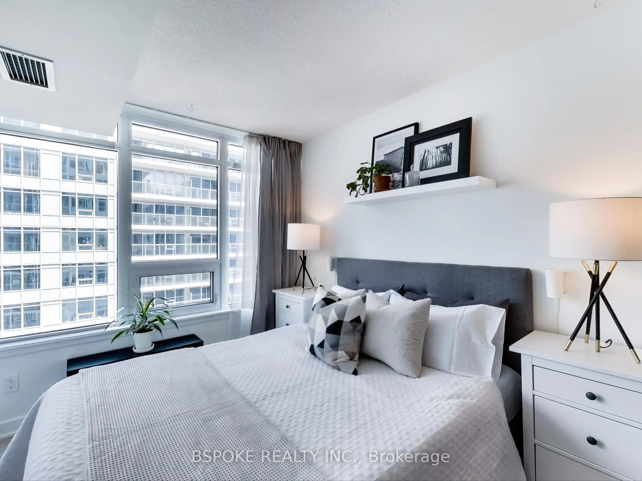 19 Bathurst Street, #1910