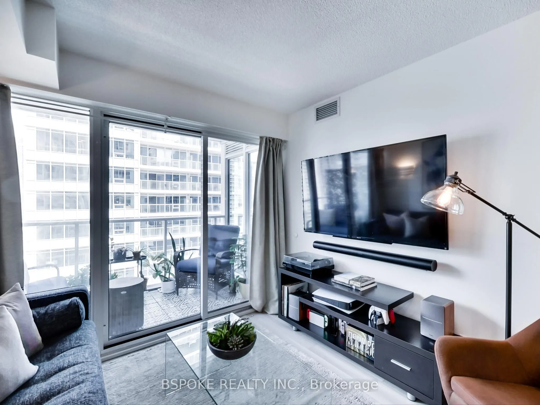 19 Bathurst Street, #1910