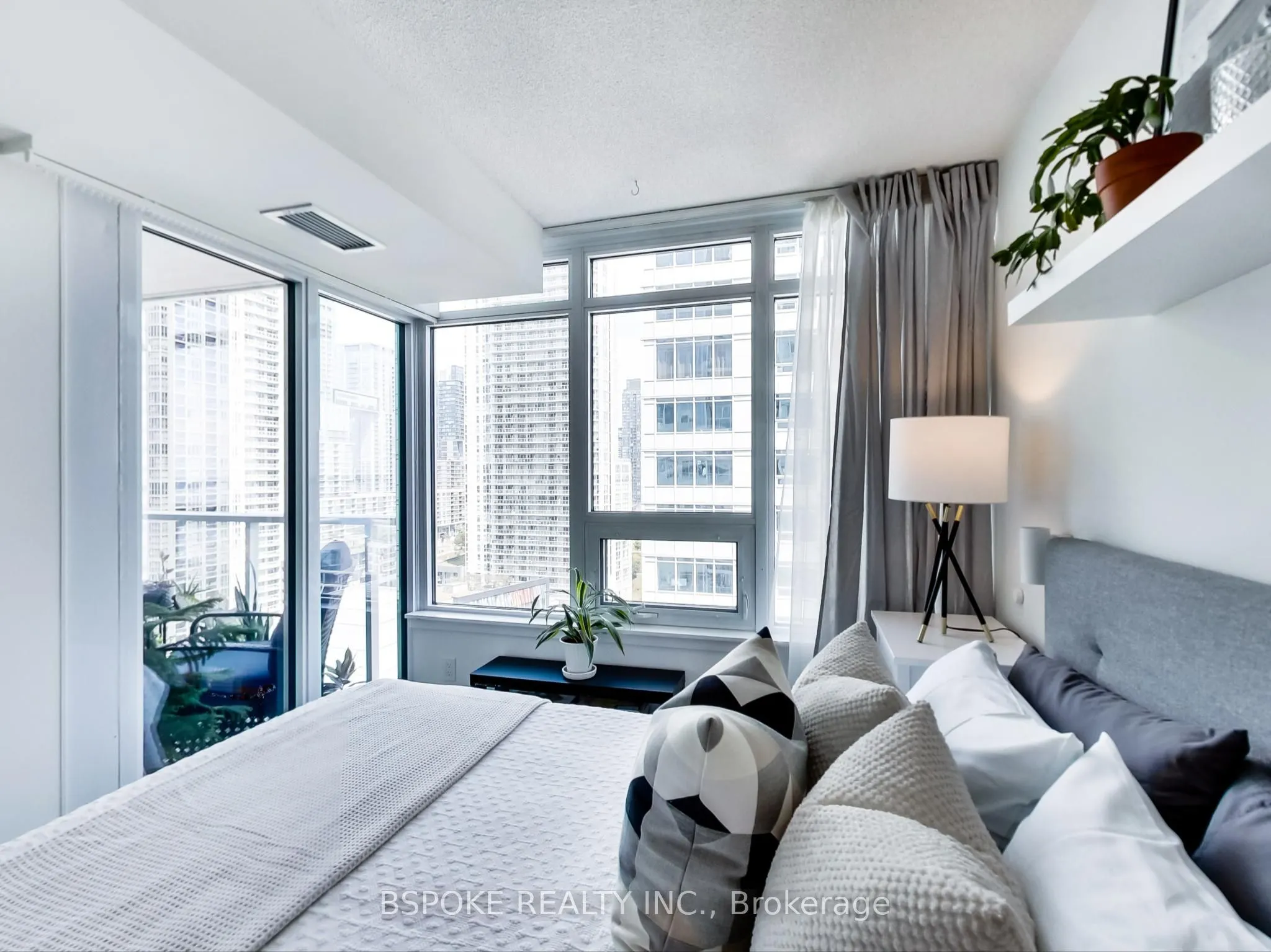 19 Bathurst Street, #1910