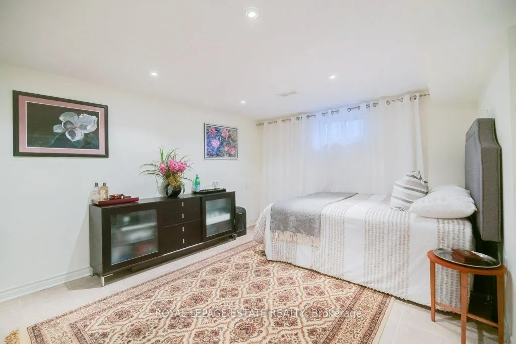 23 Lisburn Crescent