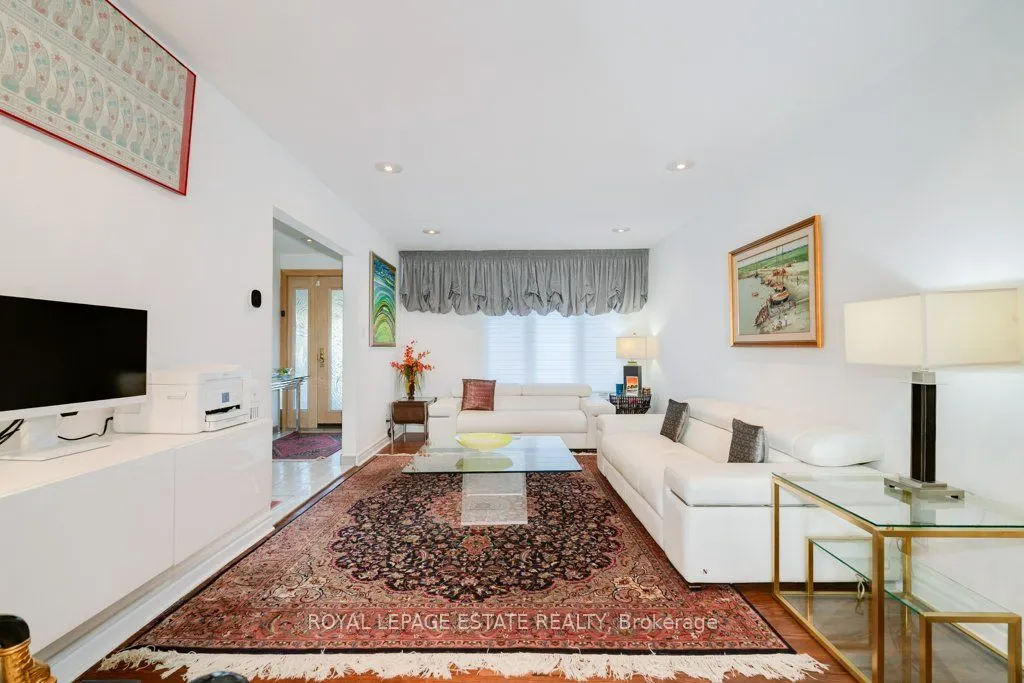 23 Lisburn Crescent