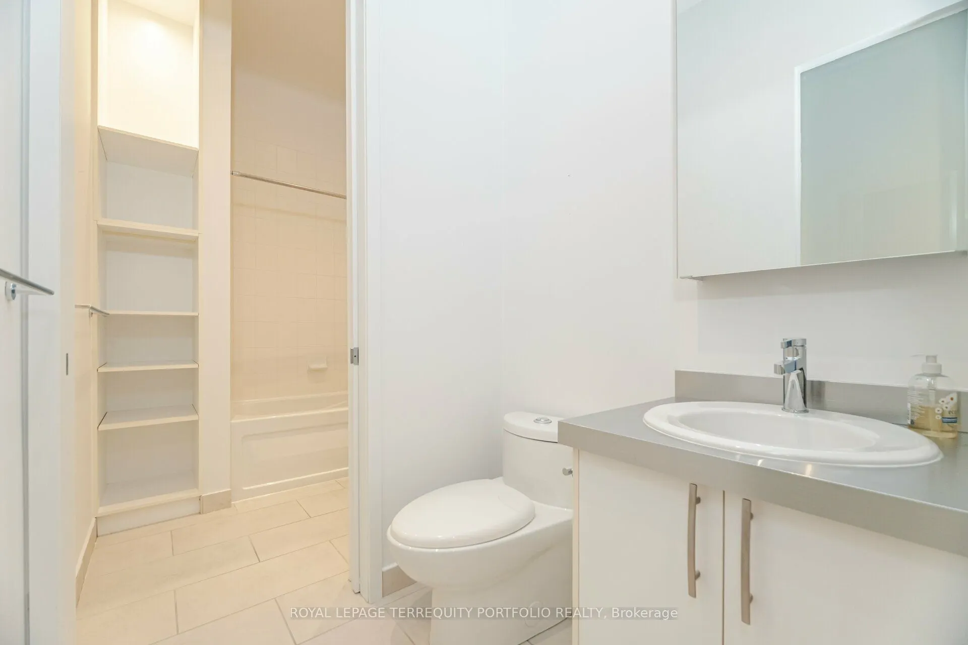 43 Hanna Avenue, #325