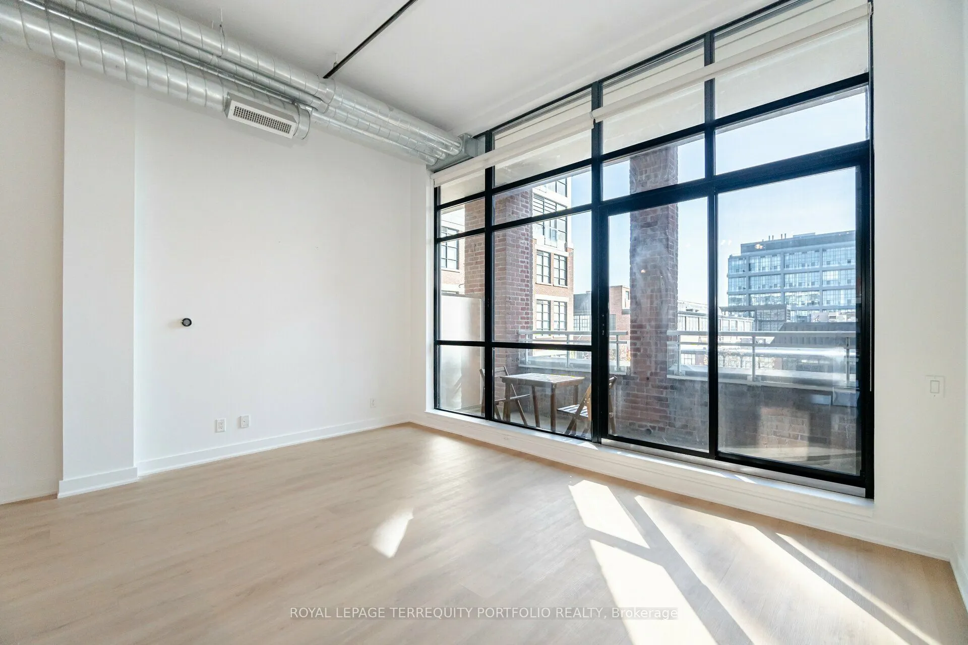 43 Hanna Avenue, #325
