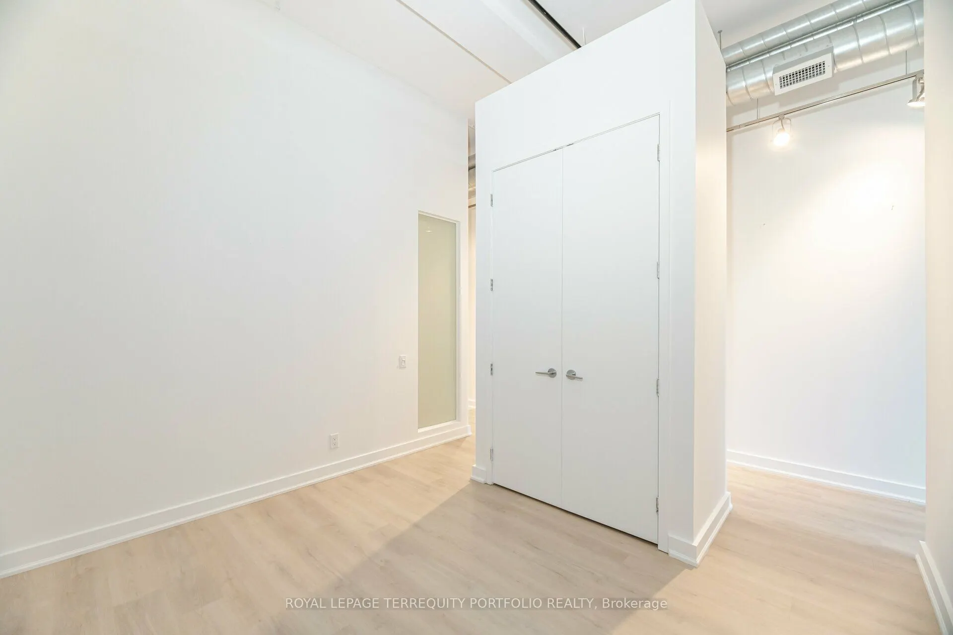 43 Hanna Avenue, #325