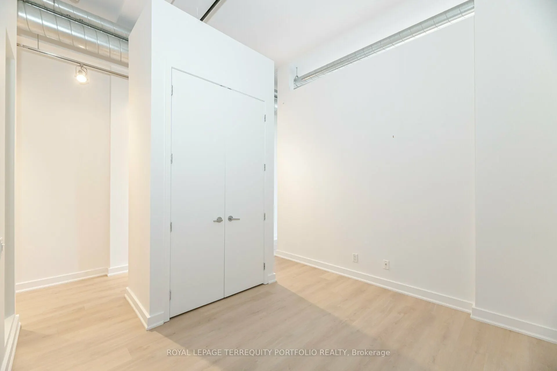 43 Hanna Avenue, #325
