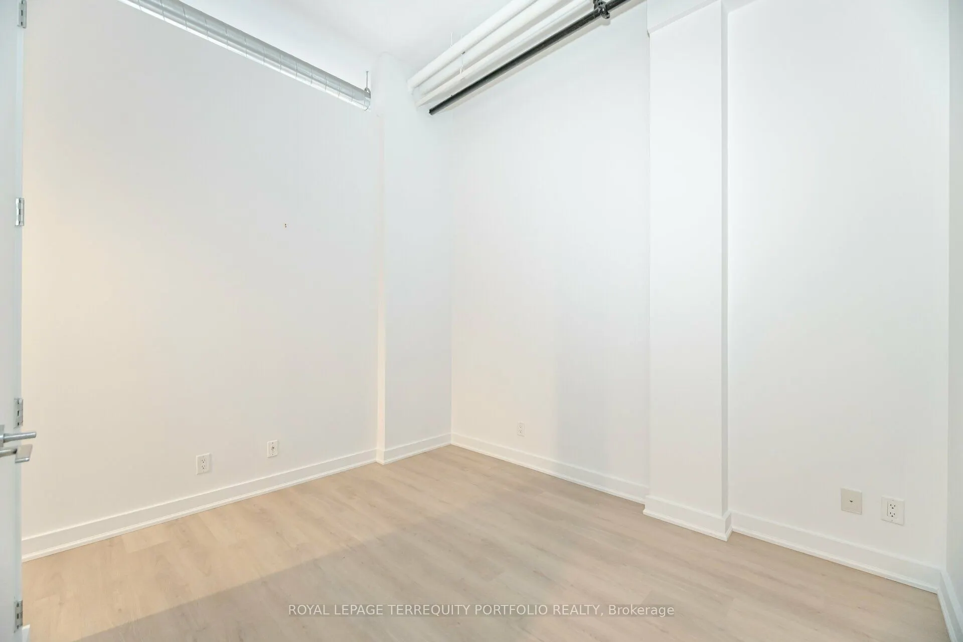 43 Hanna Avenue, #325