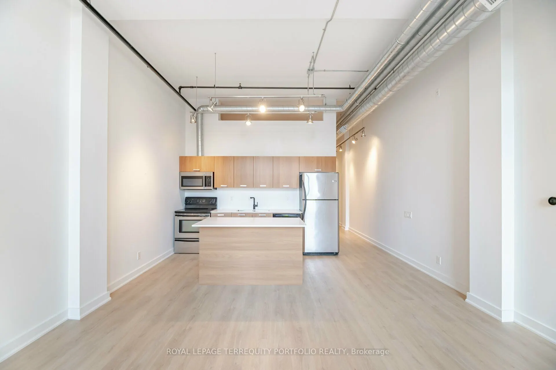 43 Hanna Avenue, #325