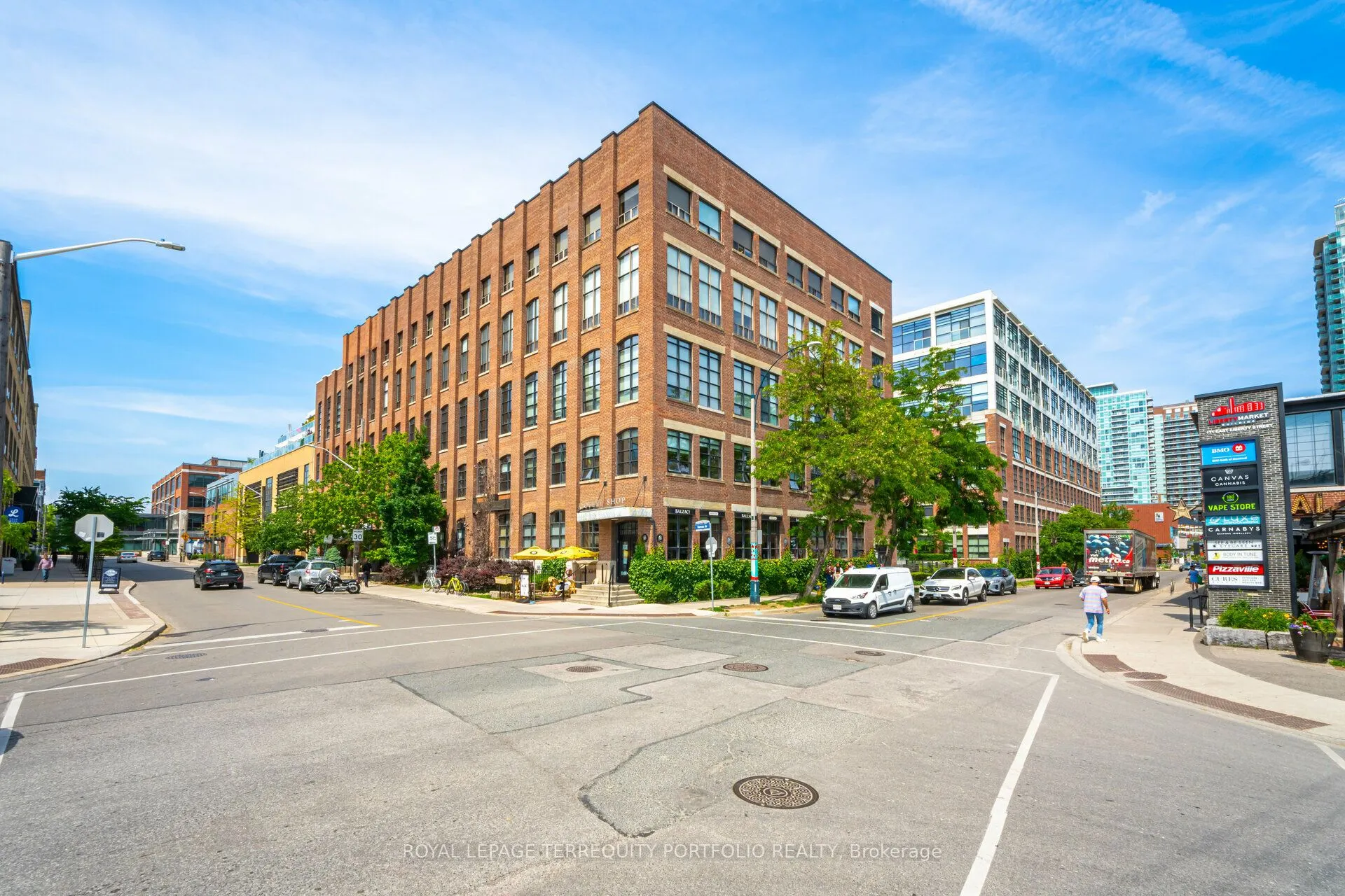 43 Hanna Avenue, #325