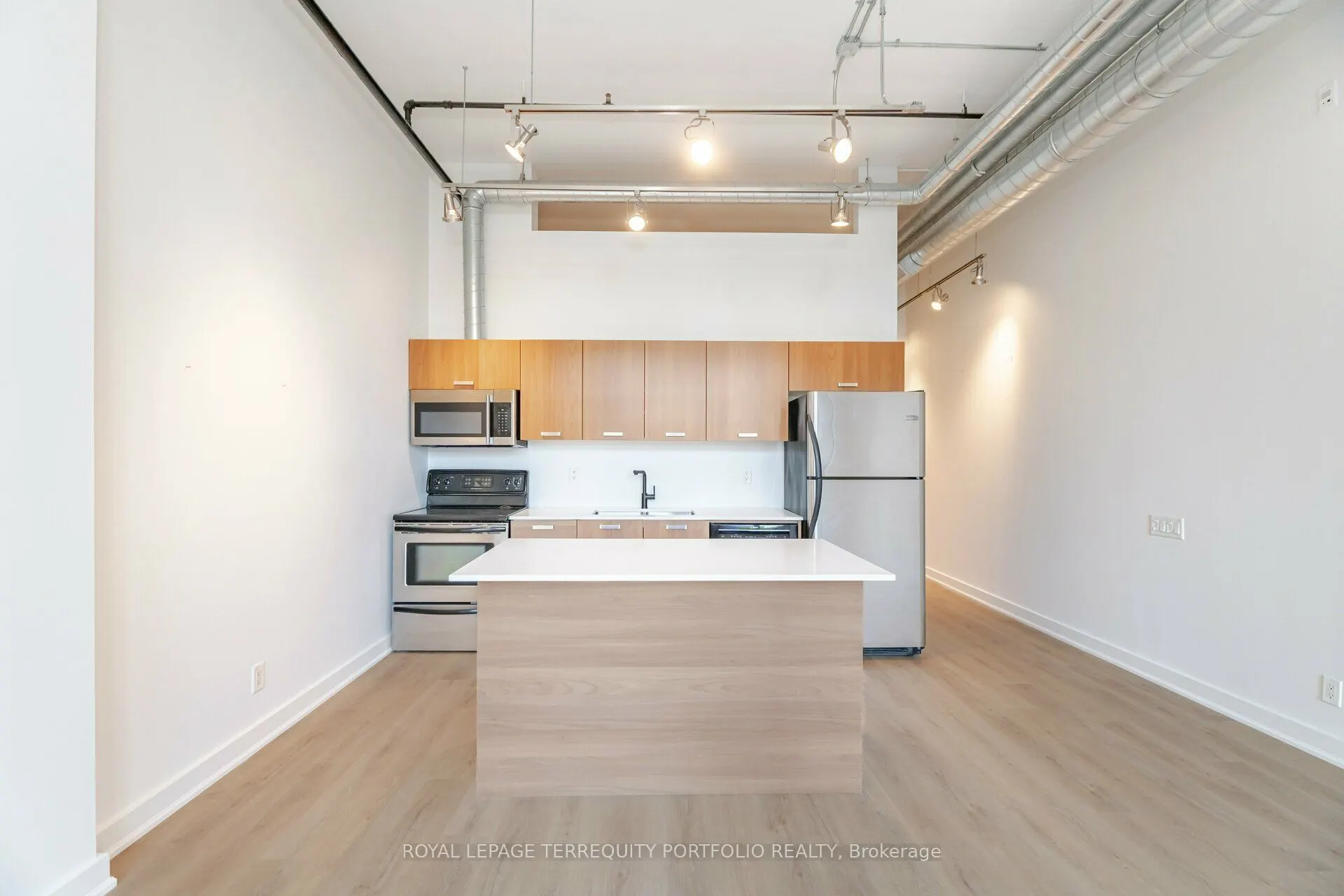 43 Hanna Avenue, #325