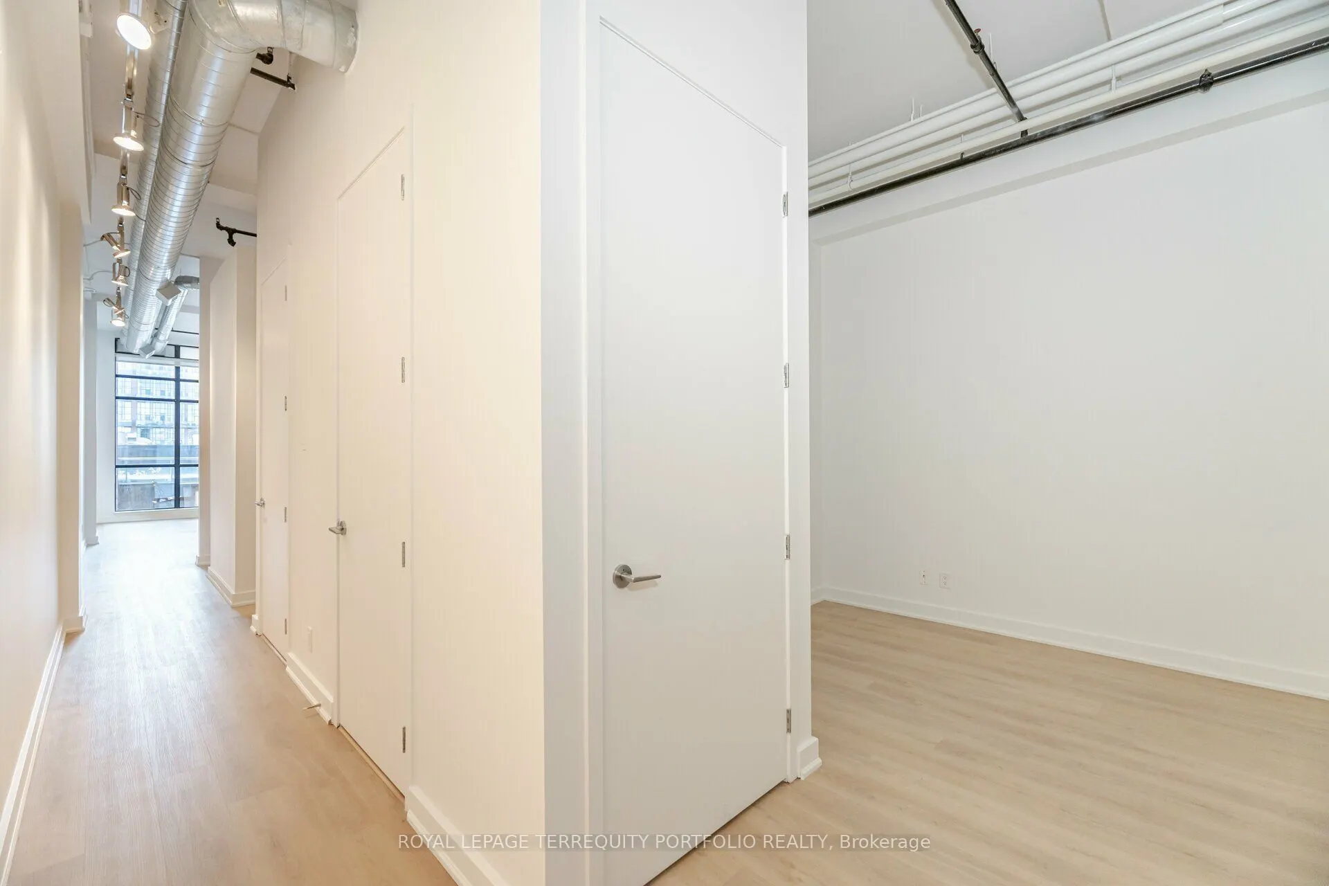 43 Hanna Avenue, #325