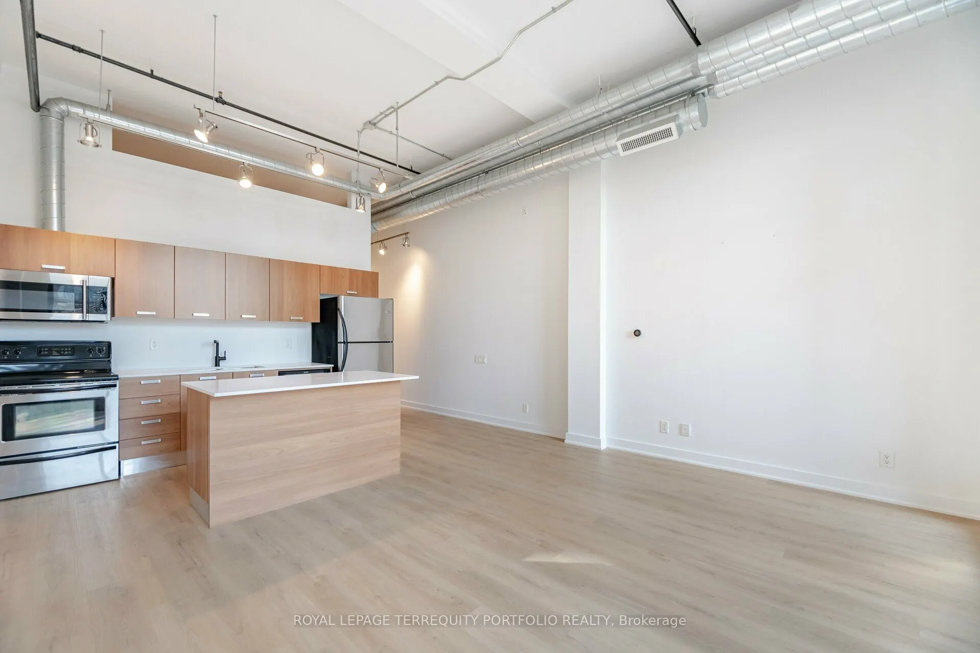 43 Hanna Avenue, #325