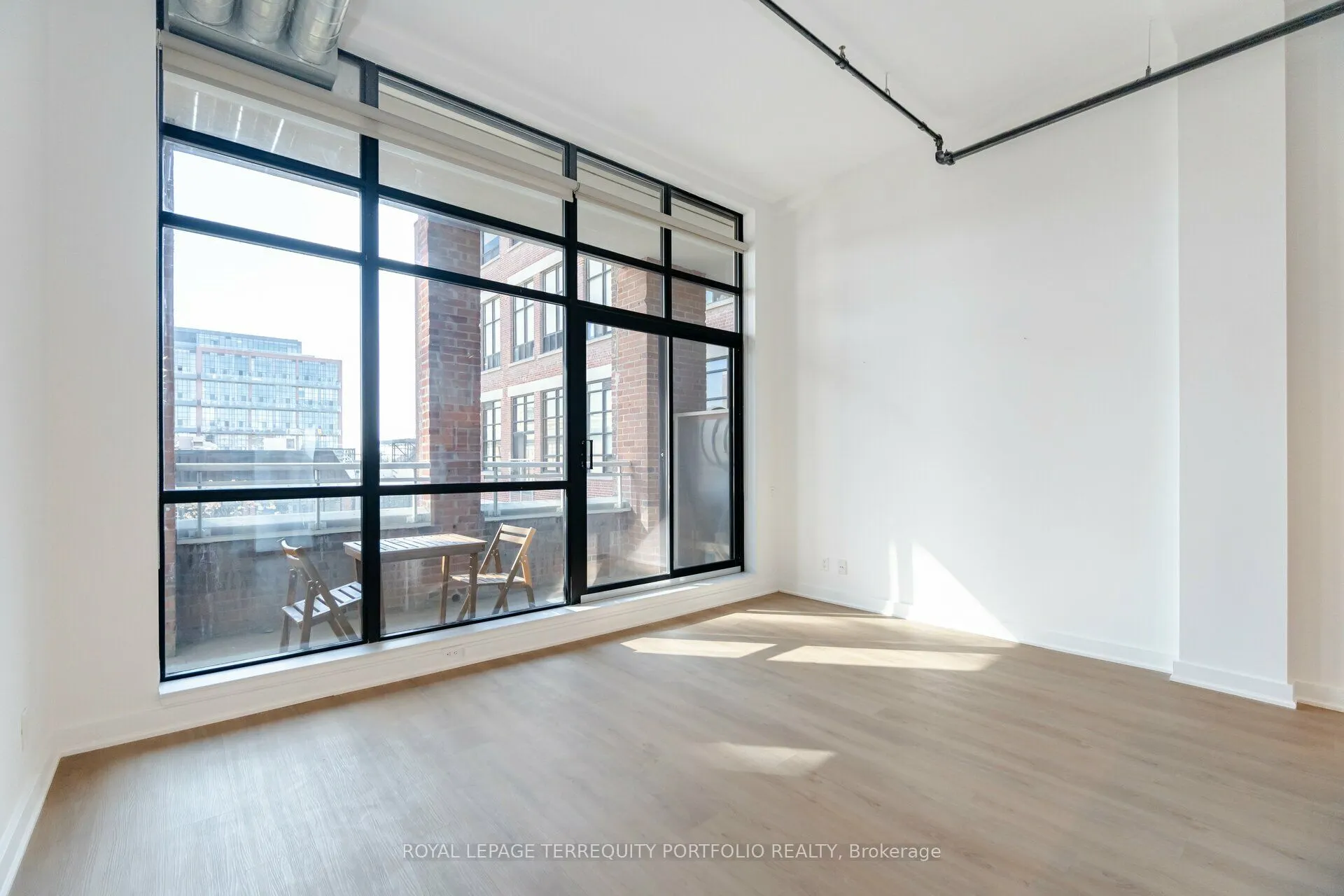 43 Hanna Avenue, #325