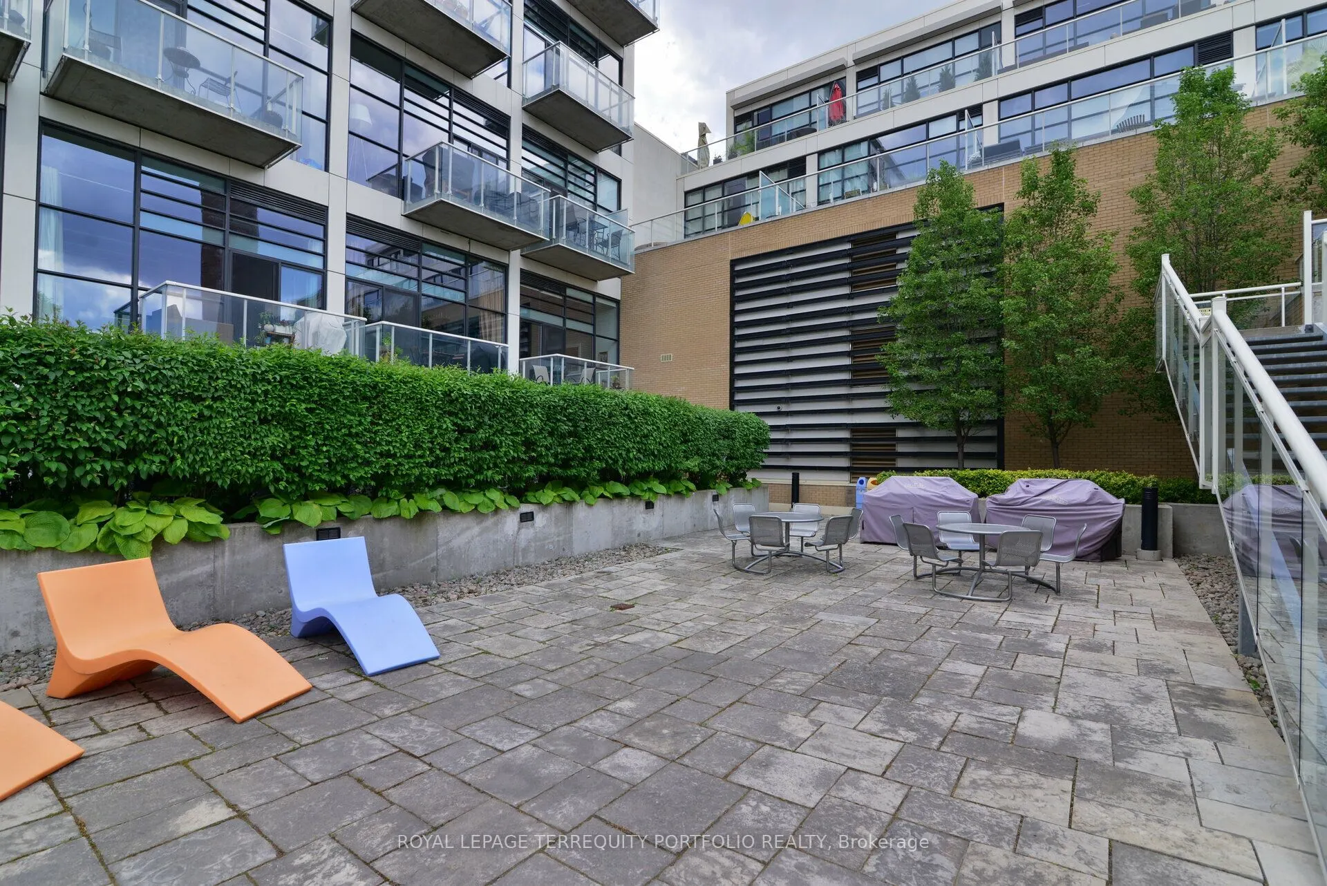 43 Hanna Avenue, #325