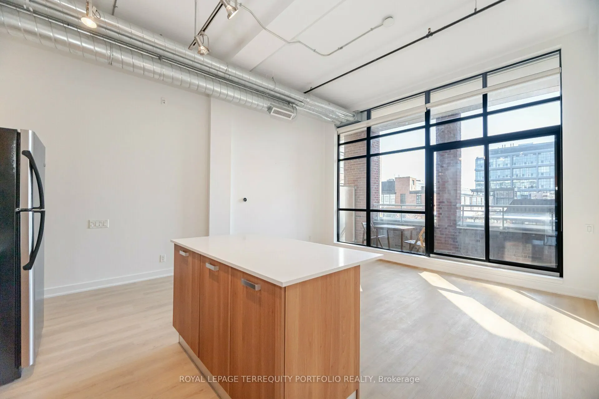 43 Hanna Avenue, #325
