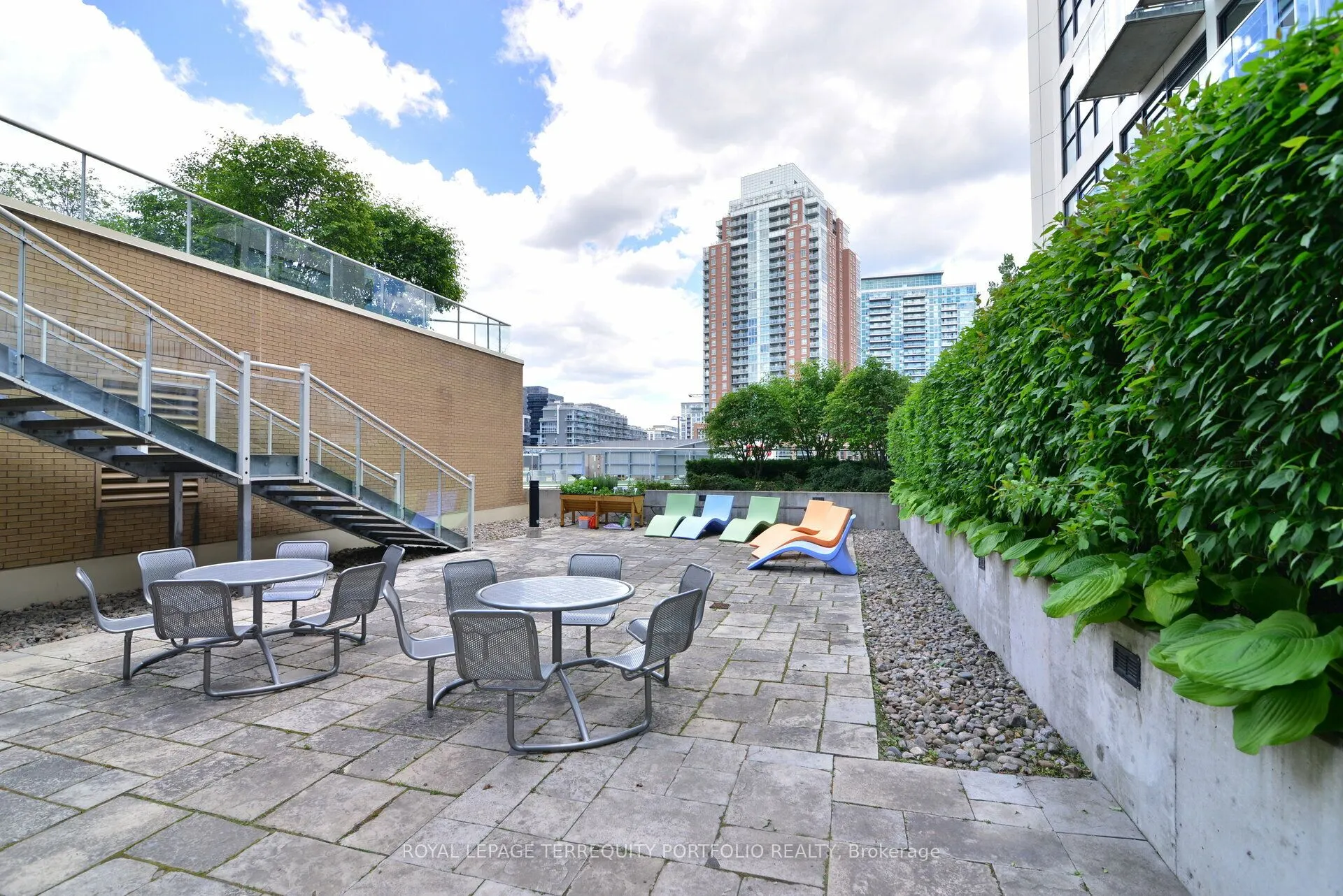 43 Hanna Avenue, #325