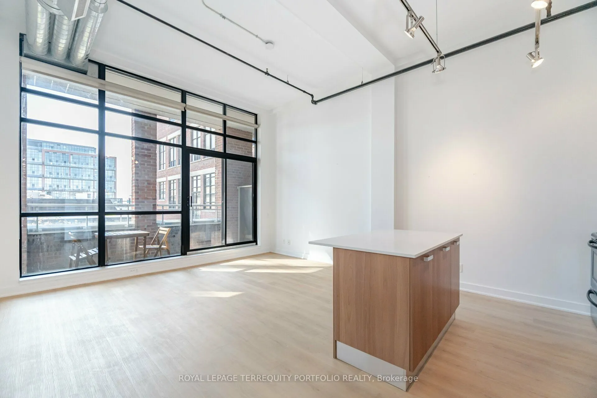 43 Hanna Avenue, #325