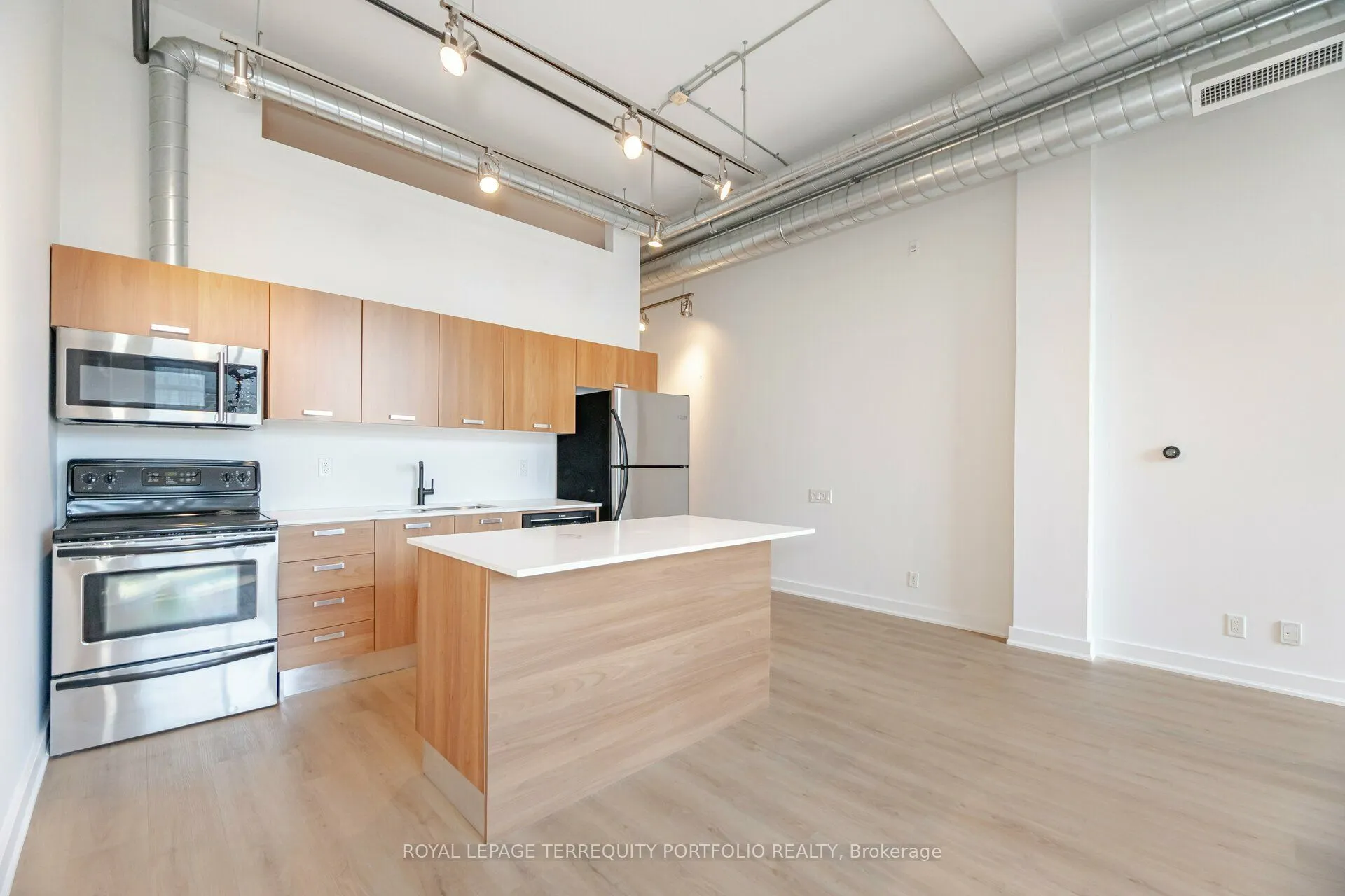 43 Hanna Avenue, #325