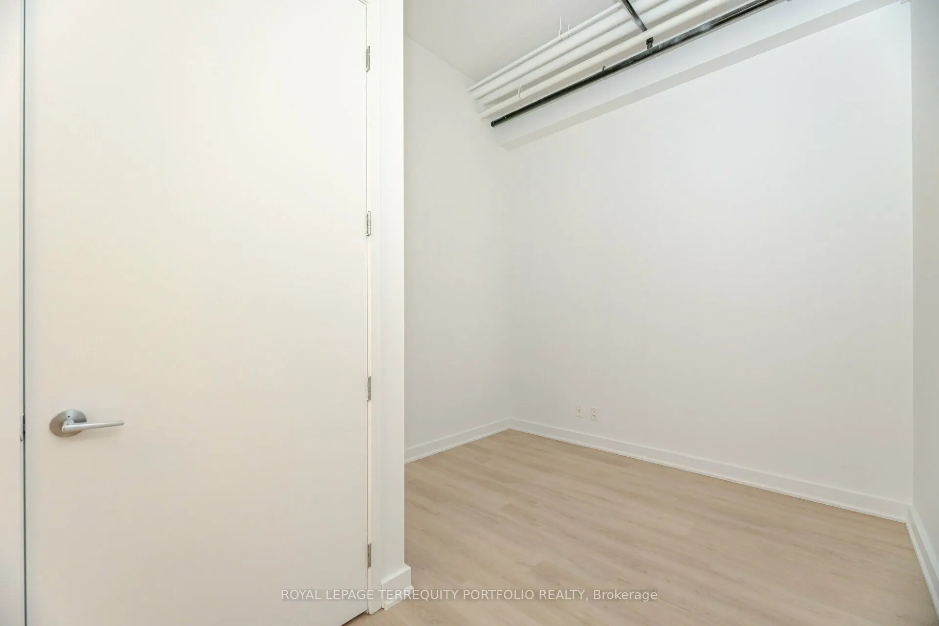 43 Hanna Avenue, #325
