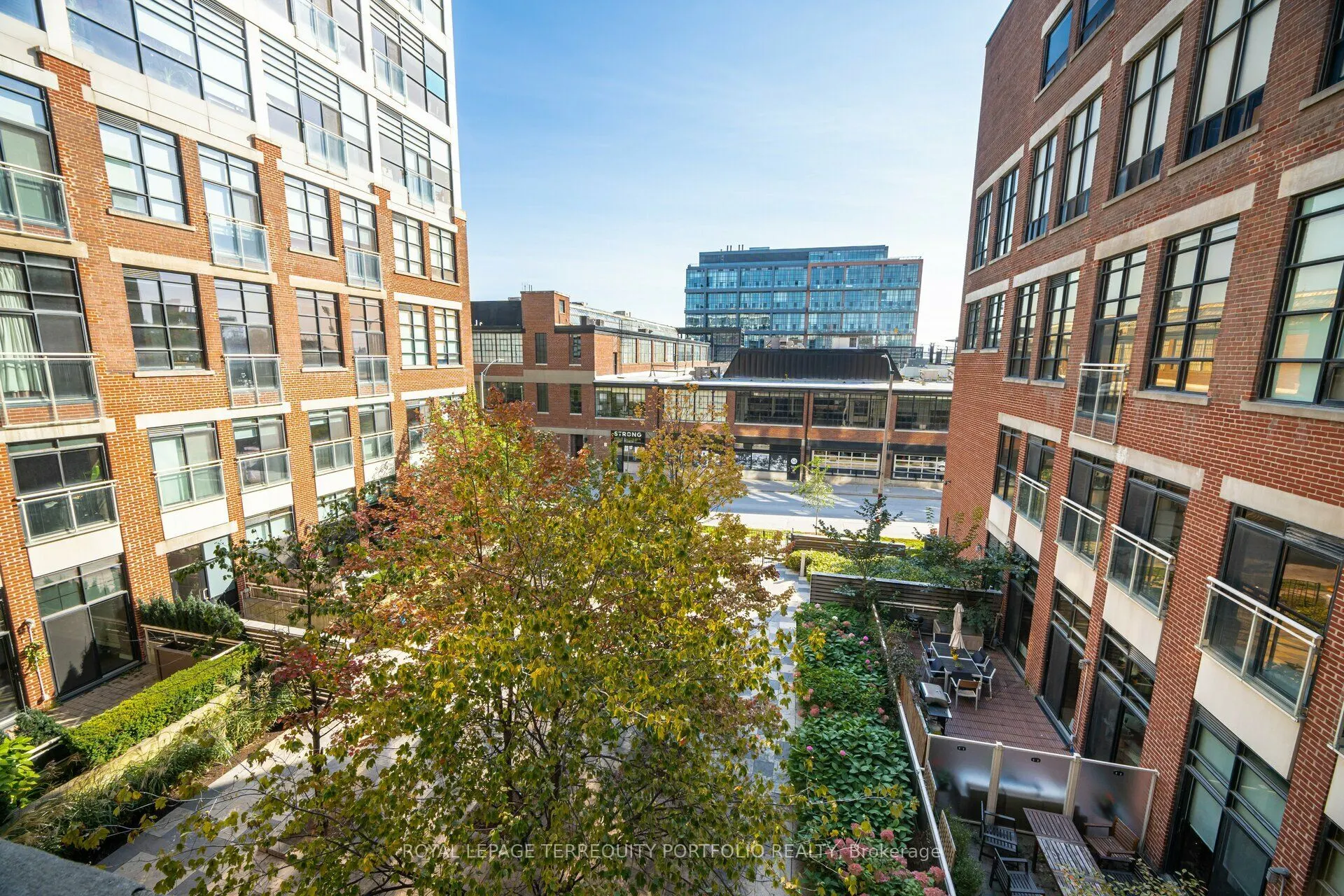 43 Hanna Avenue, #325