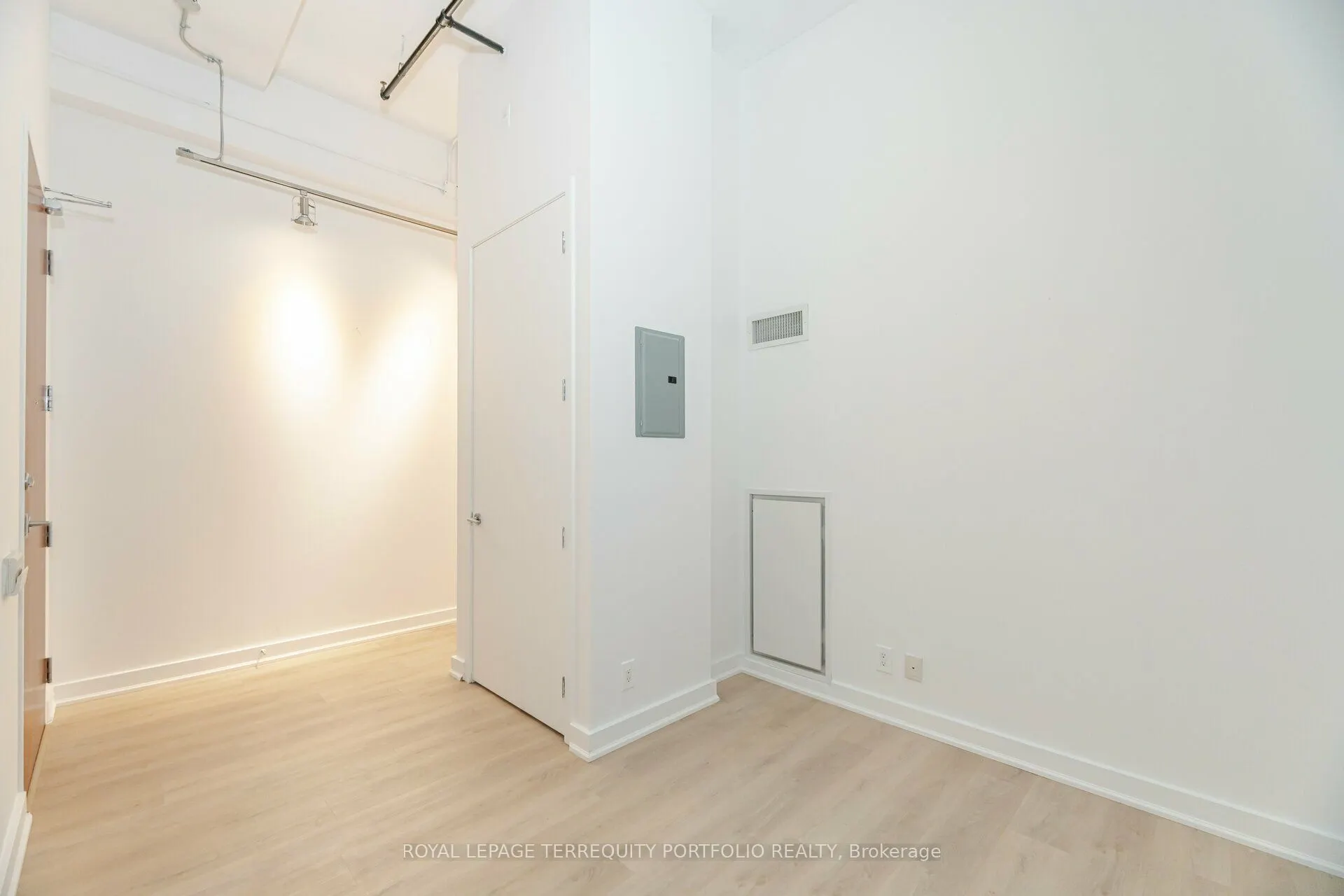 43 Hanna Avenue, #325