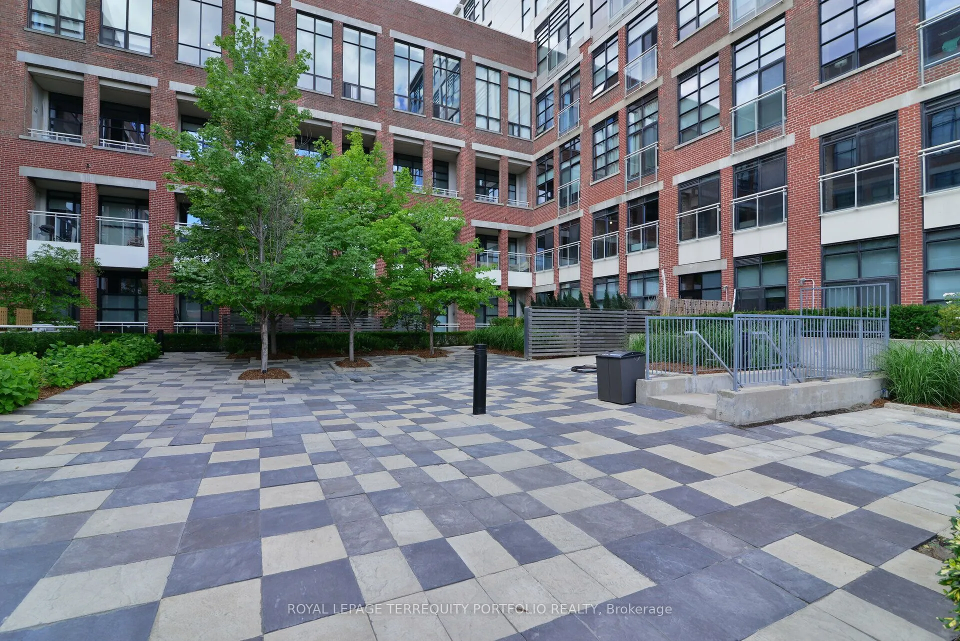 43 Hanna Avenue, #325