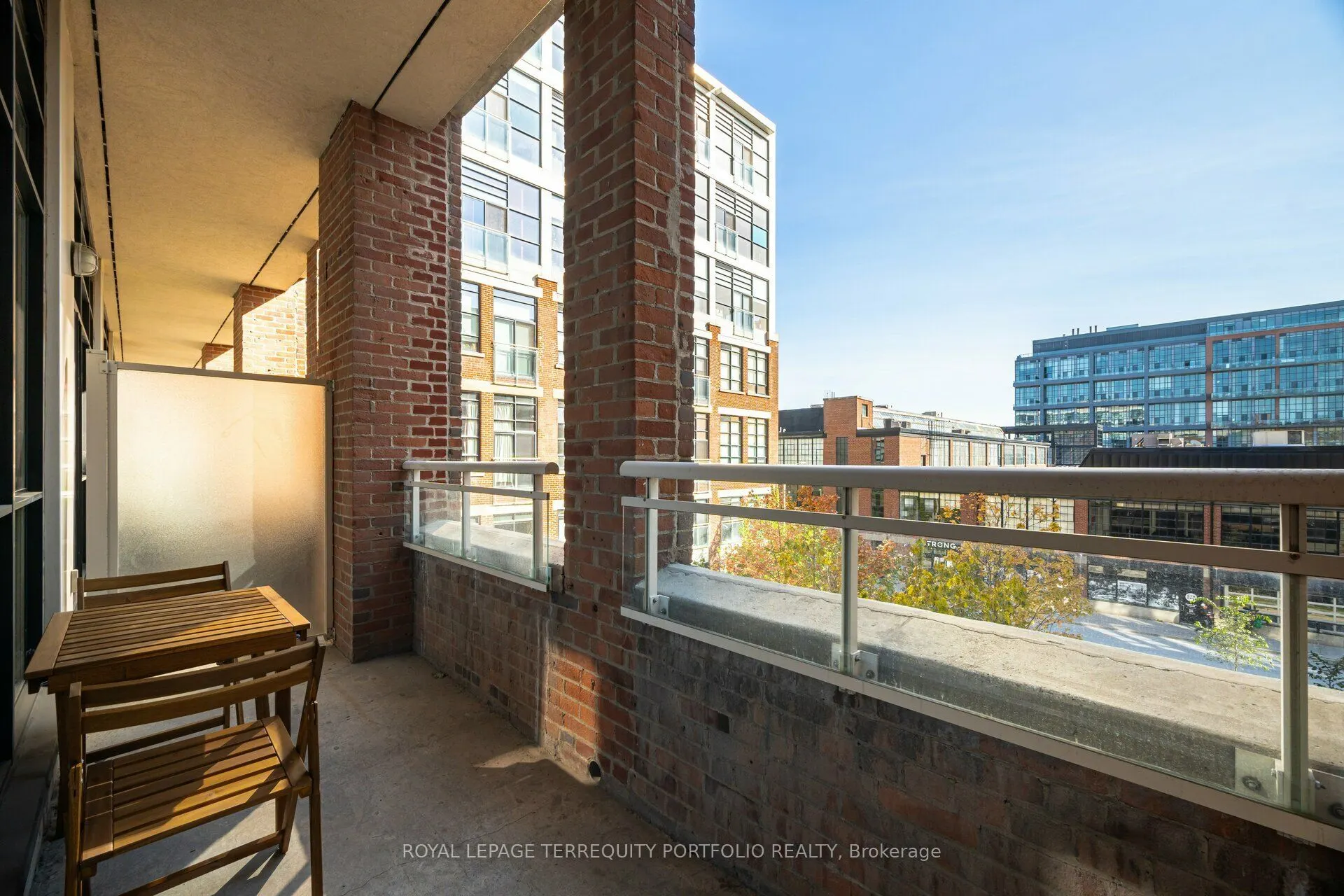 43 Hanna Avenue, #325