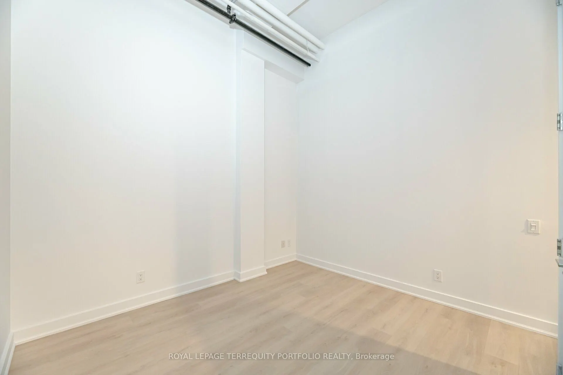 43 Hanna Avenue, #325