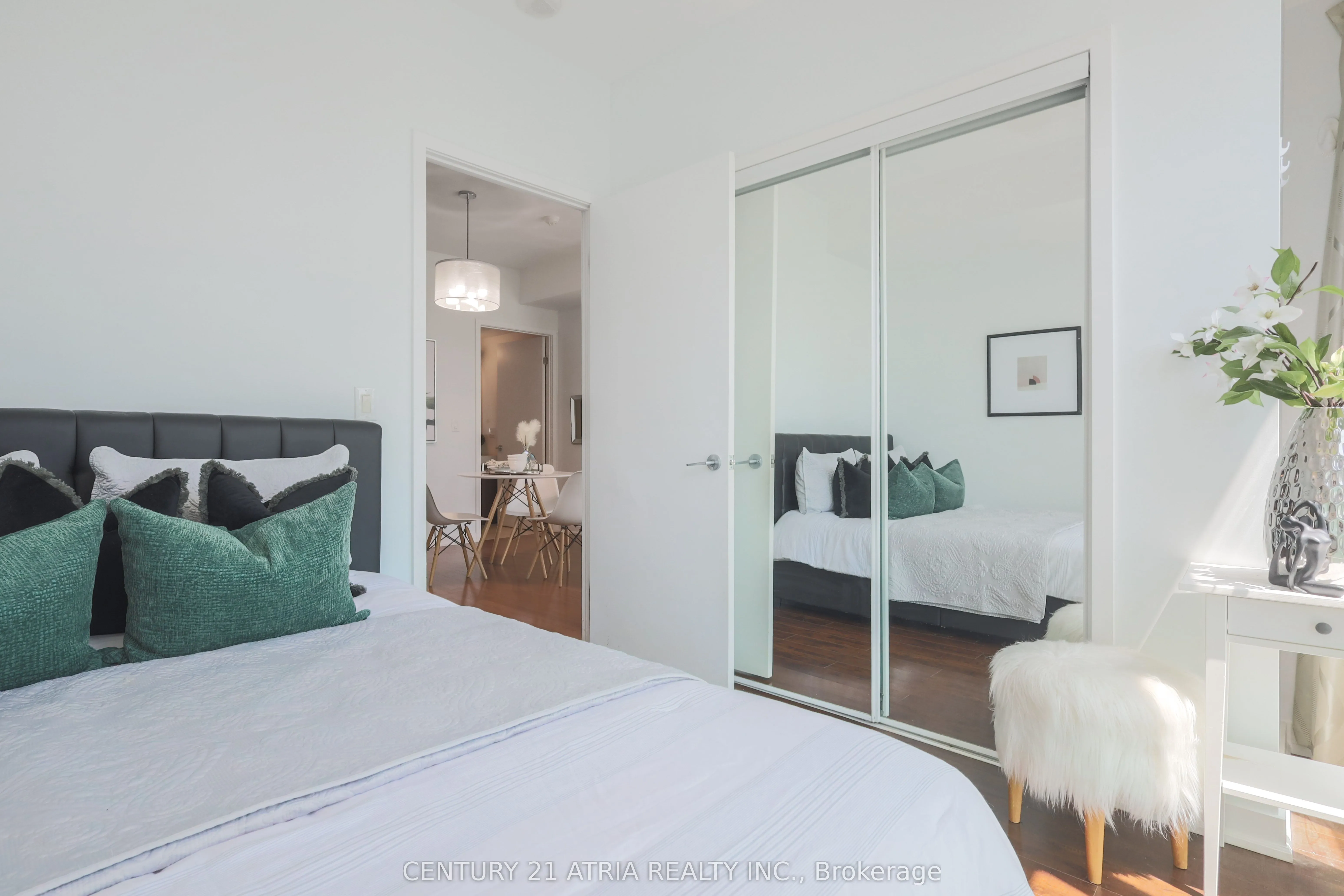 14 York Street, #1002